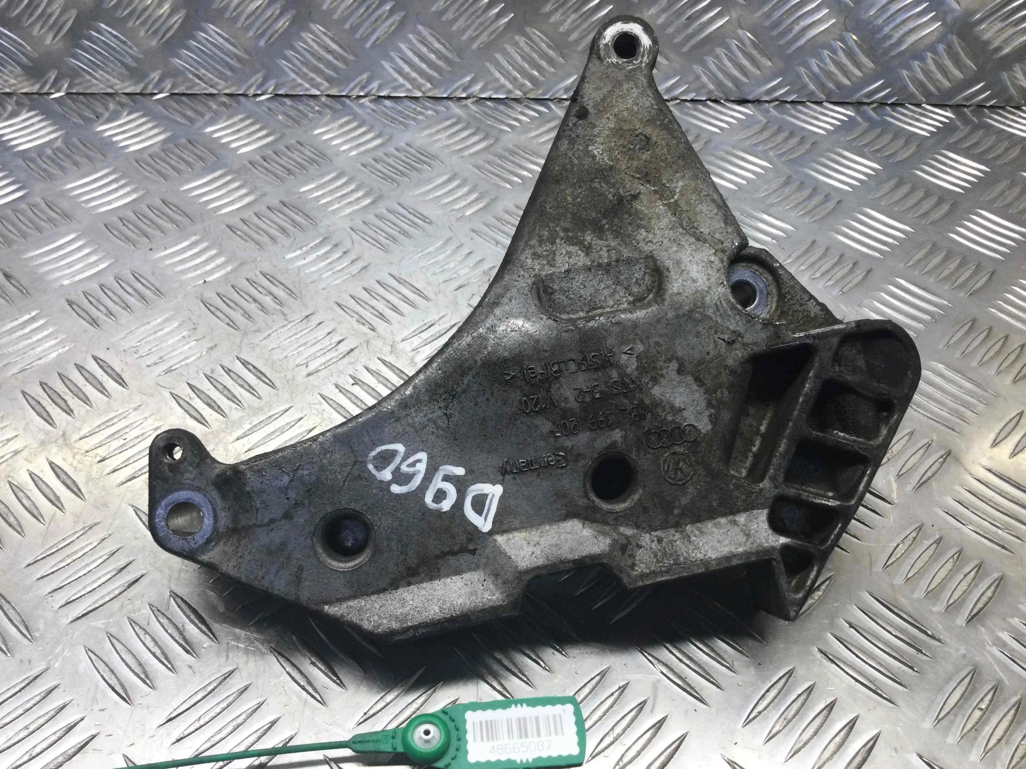 Кронштейн двигателя Volkswagen Golf 6 поколение (2008-2015) дизель 2.0  Механика Х/б