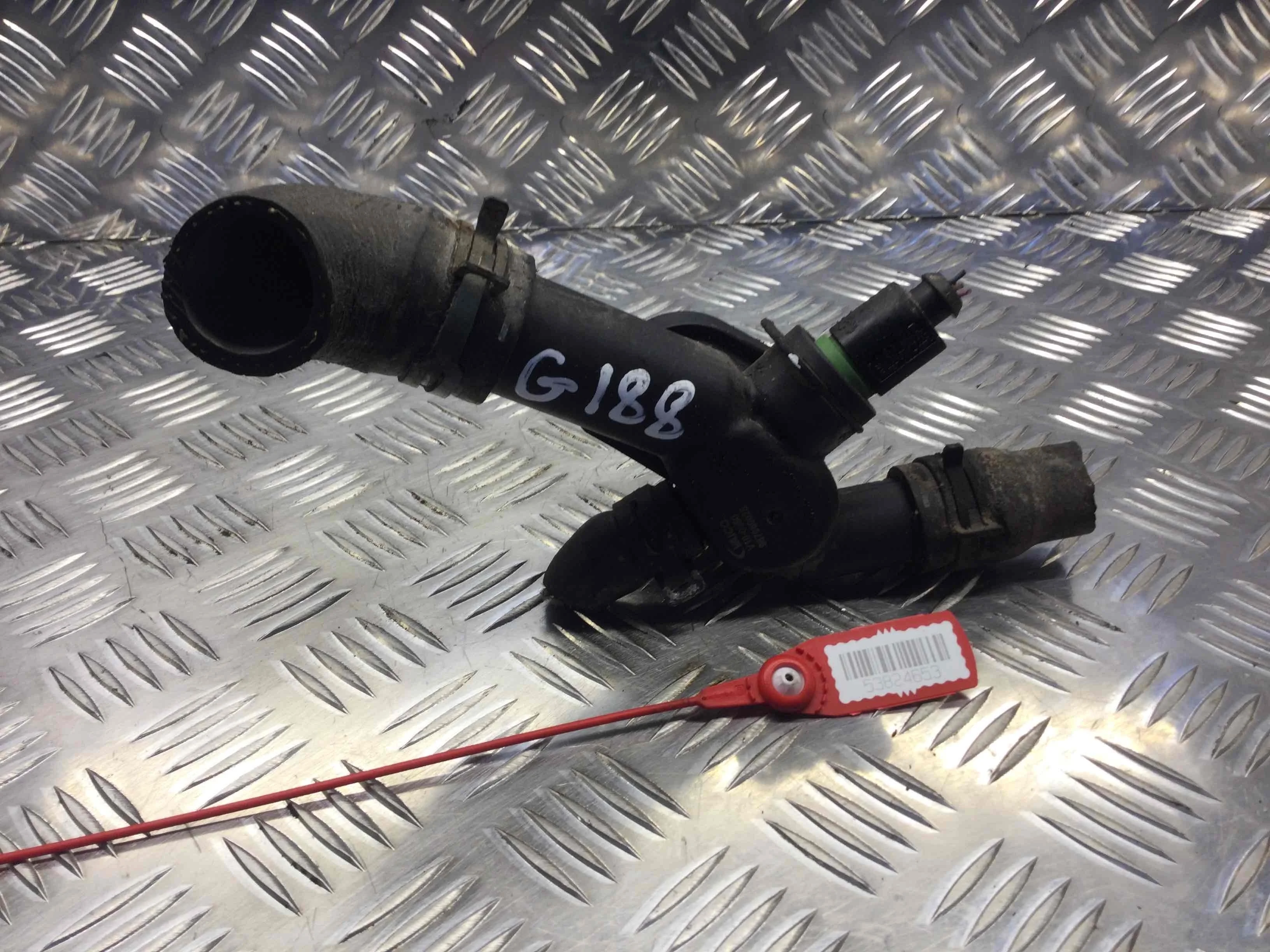 Фланец (тройник) системы охлаждения Volkswagen Golf 4 поколение (1997-2004) бензин 2.0 i Механика Х/б