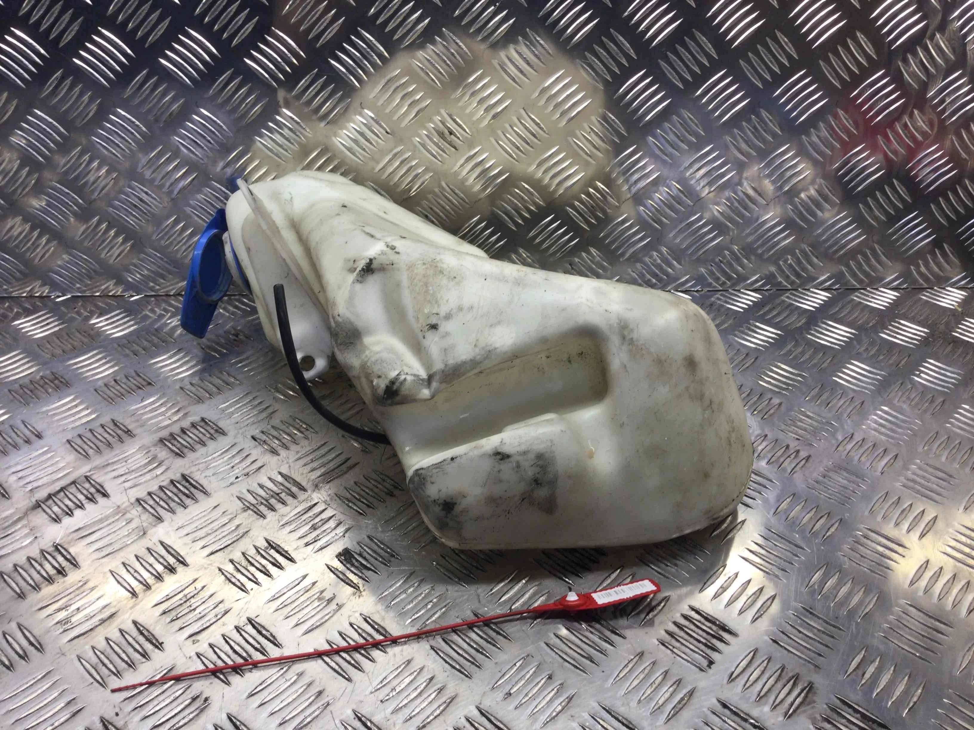 Бачок омывателя Audi A6 C5/4B (1997-2004) бензин 2.4  Механика Седан