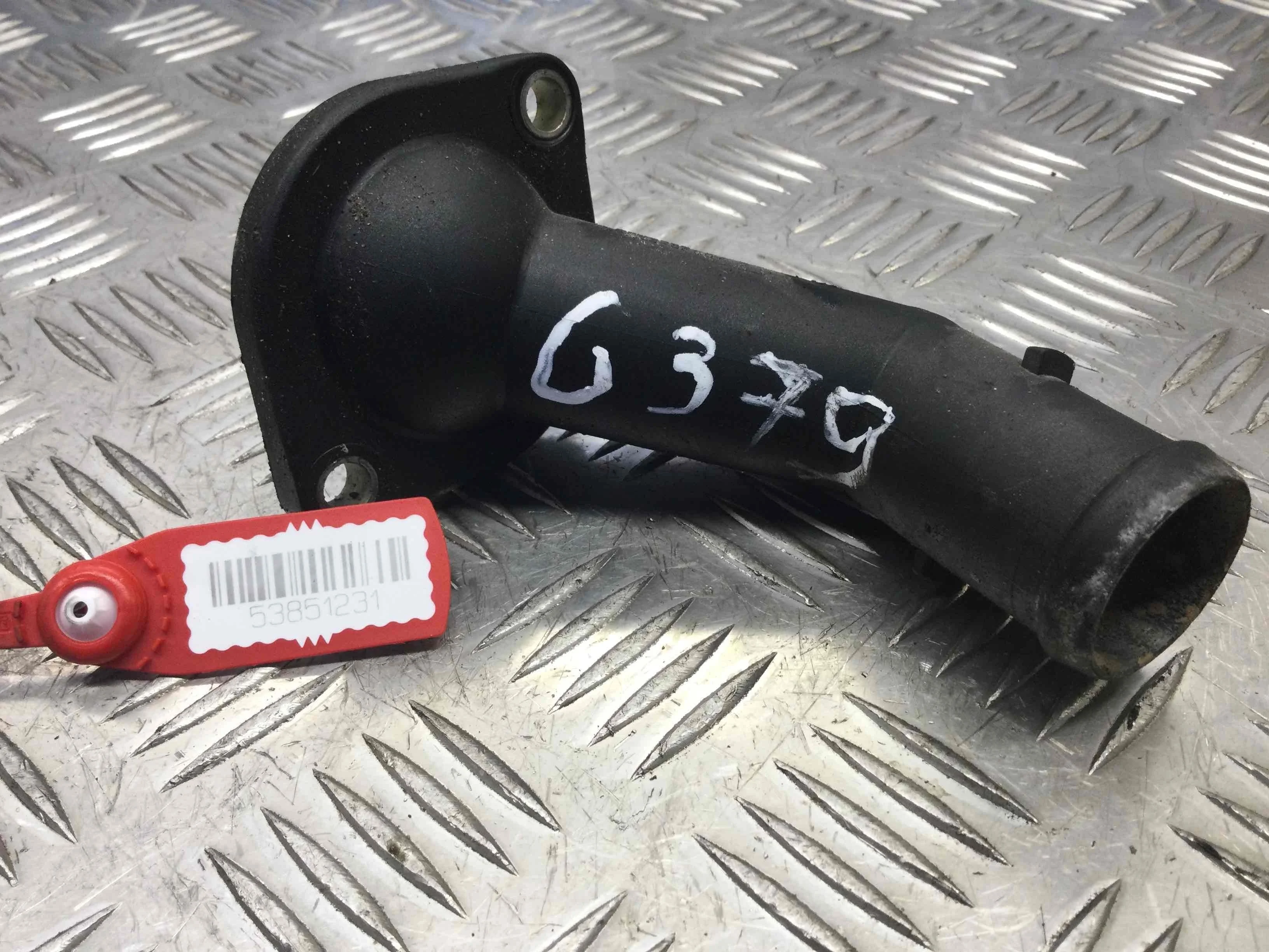 Фланец (тройник) системы охлаждения Volkswagen Golf 4 поколение (1997-2004) бензин 2.0  Механика Х/б