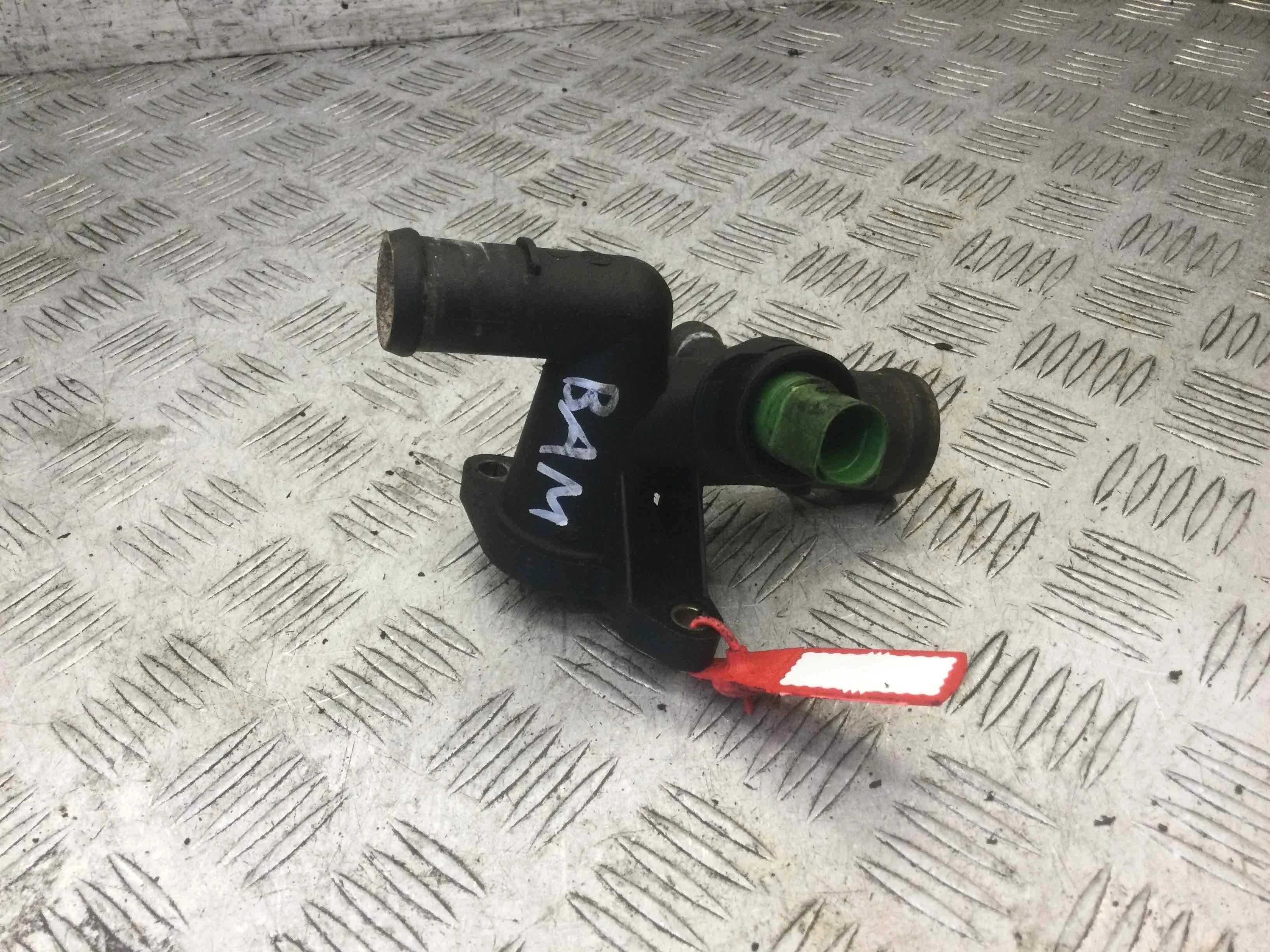 Фланец (тройник) системы охлаждения Audi TT TT (8N3) 1998 - 2006 бензин 1.8 T Механика Купе