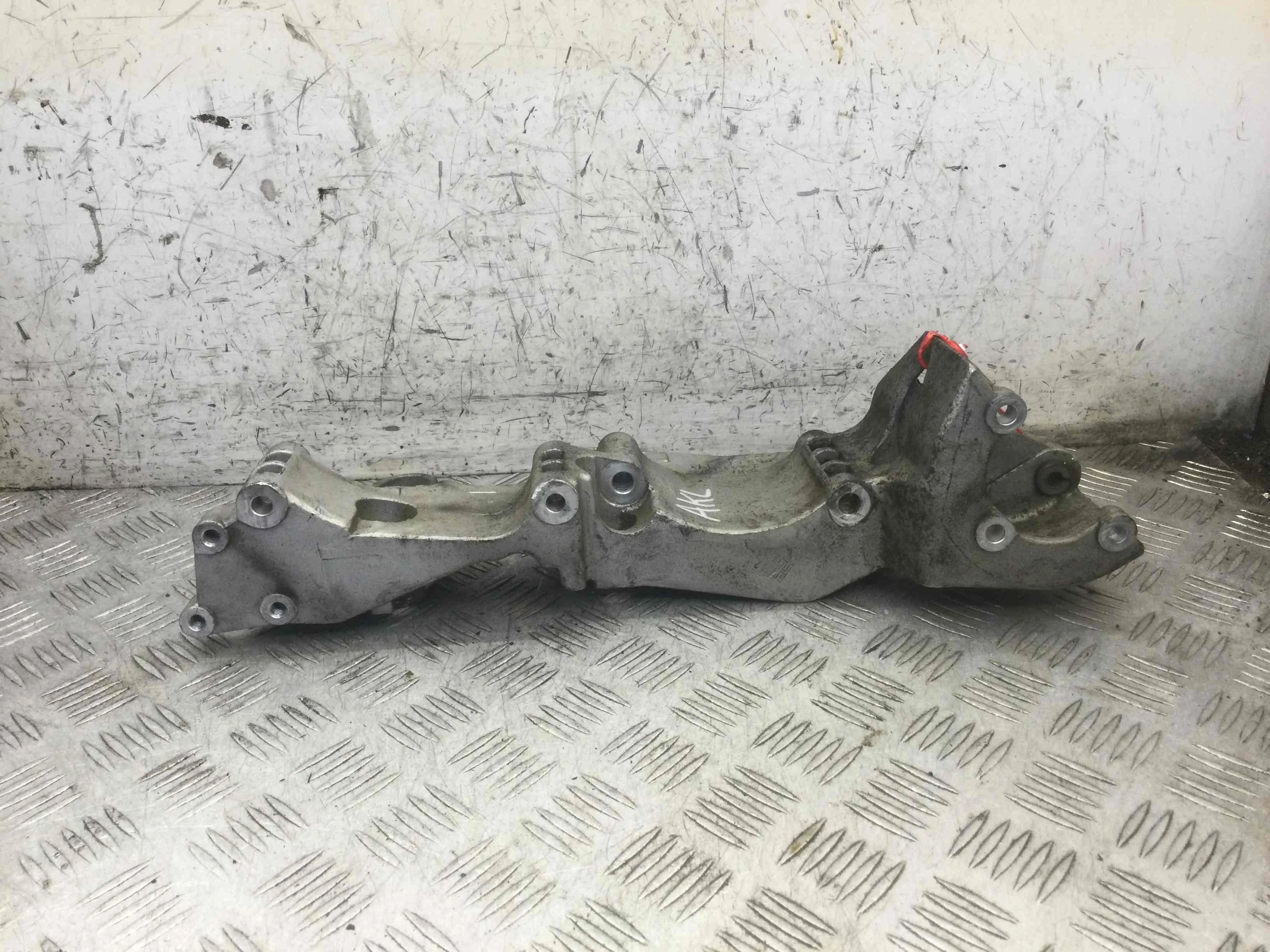 Кронштейн гидроусилителя Volkswagen Golf 4 поколение (1997-2004) бензин 1.6  Механика Х/б