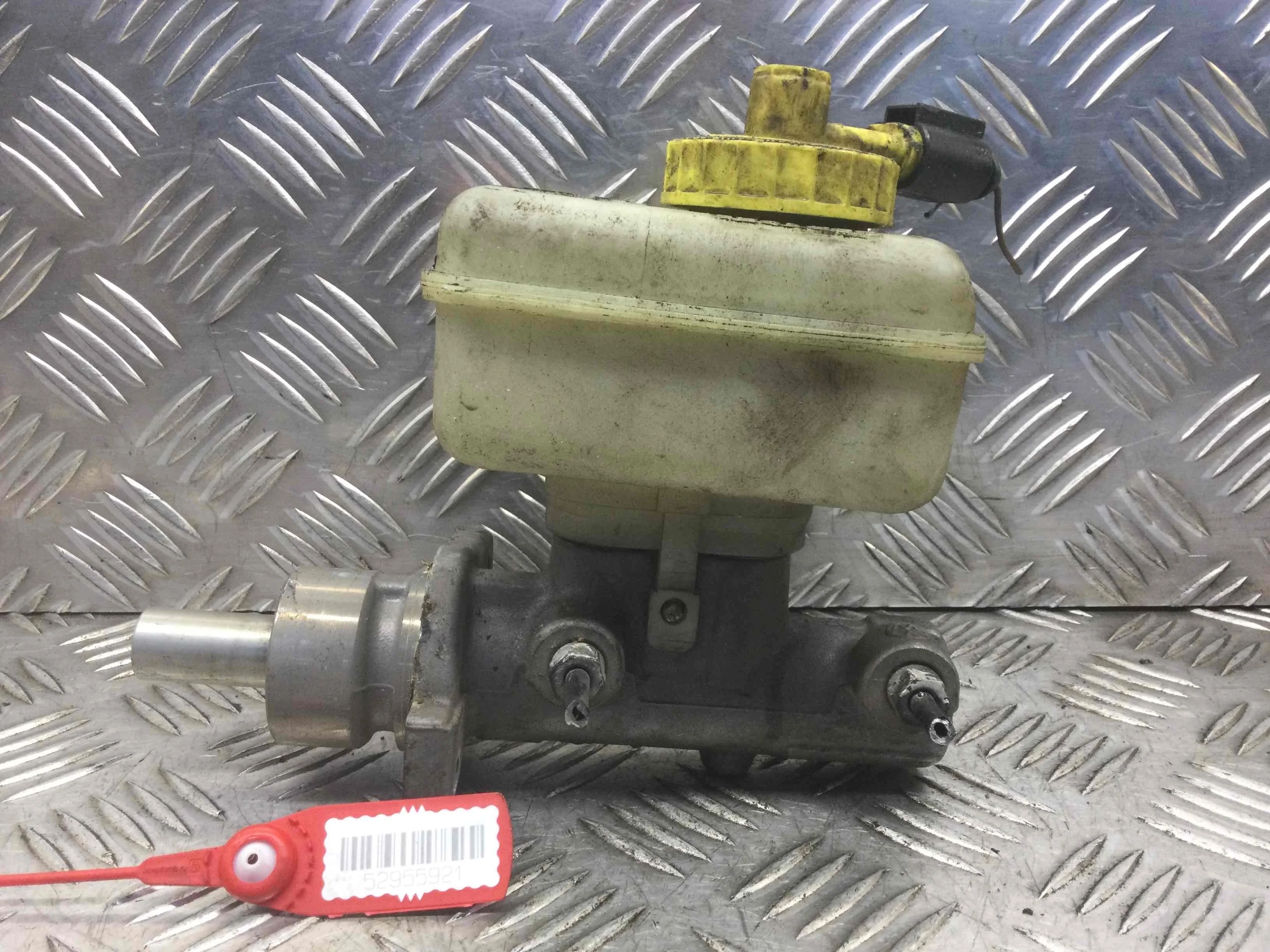 Цилиндр тормозной главный Volkswagen Golf 4 поколение (1997-2004) бензин 1.6 i Механика Х/б