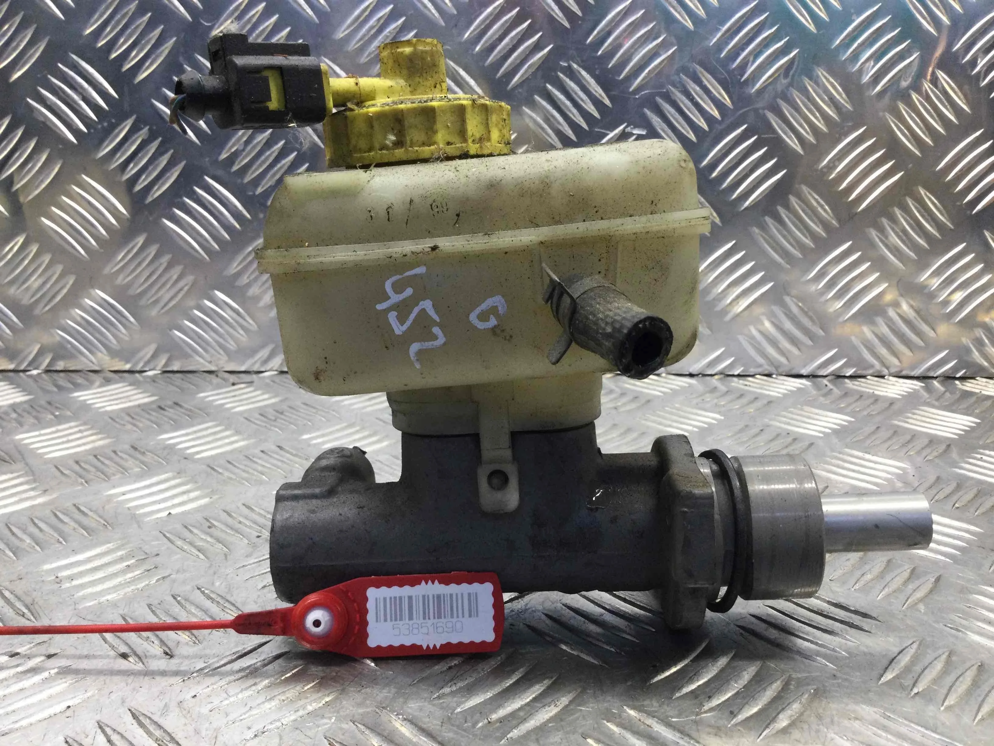 Цилиндр тормозной главный Volkswagen Golf 4 поколение (1997-2004) бензин 1.6  Механика Х/б