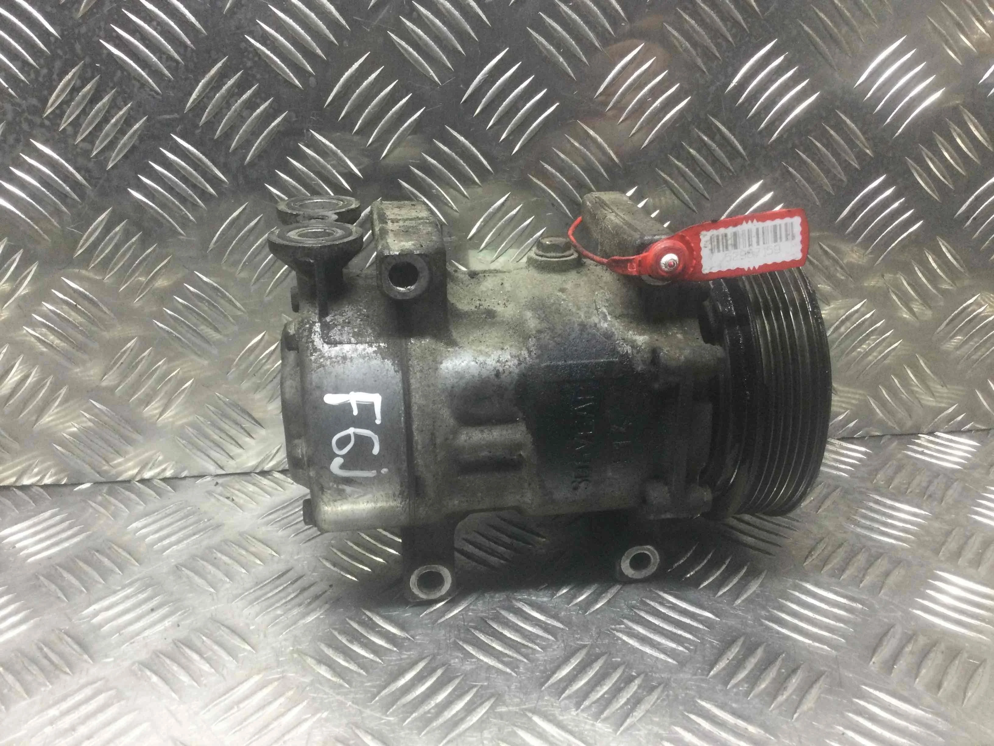 Компрессор кондиционера Ford Fiesta 5 поколение (2001-2007) дизель 1.4 TDCi Механика Х/б