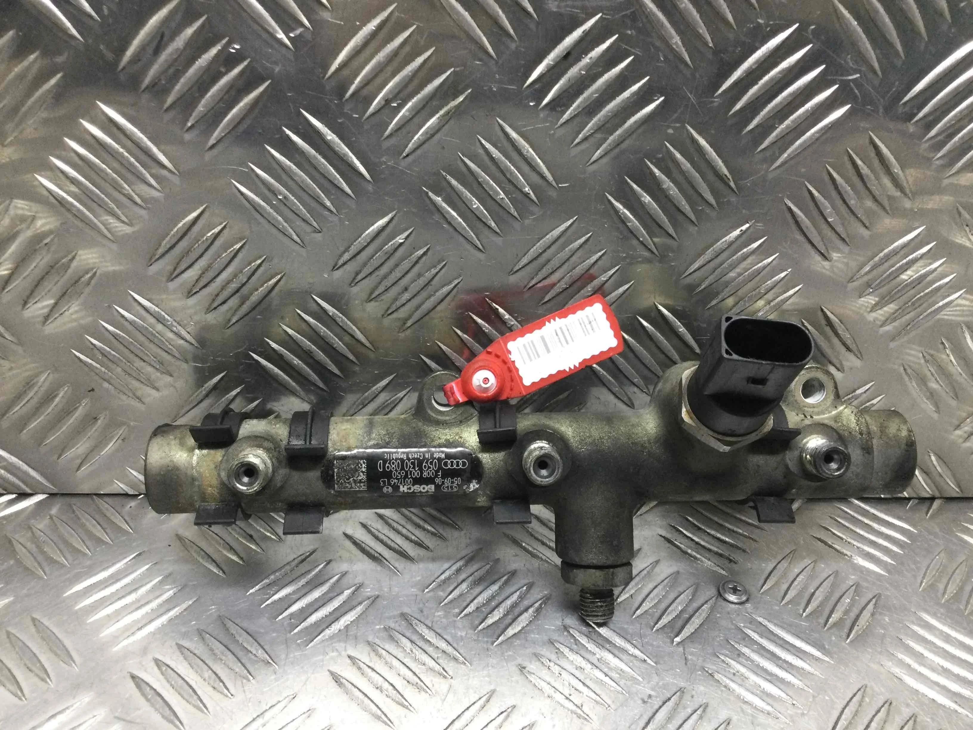 Топливная рампа Audi A6 C6/4F (2004-2008) дизель 3.0 TDI Автомат Седан