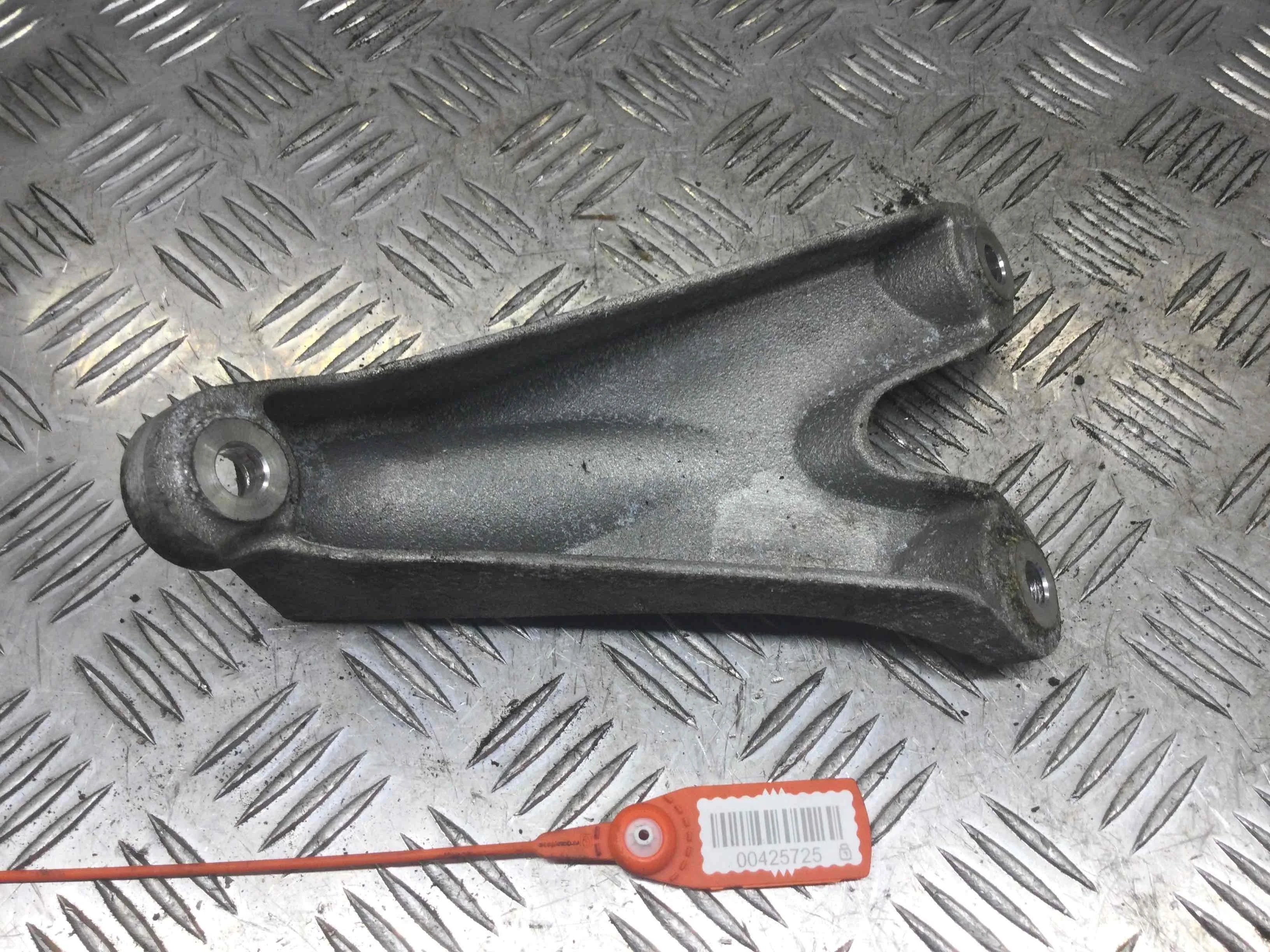 Кронштейн двигателя Audi A8 A8 D3 (4E2) 2002 - 2010 дизель 4.2 TDI Автомат Седан