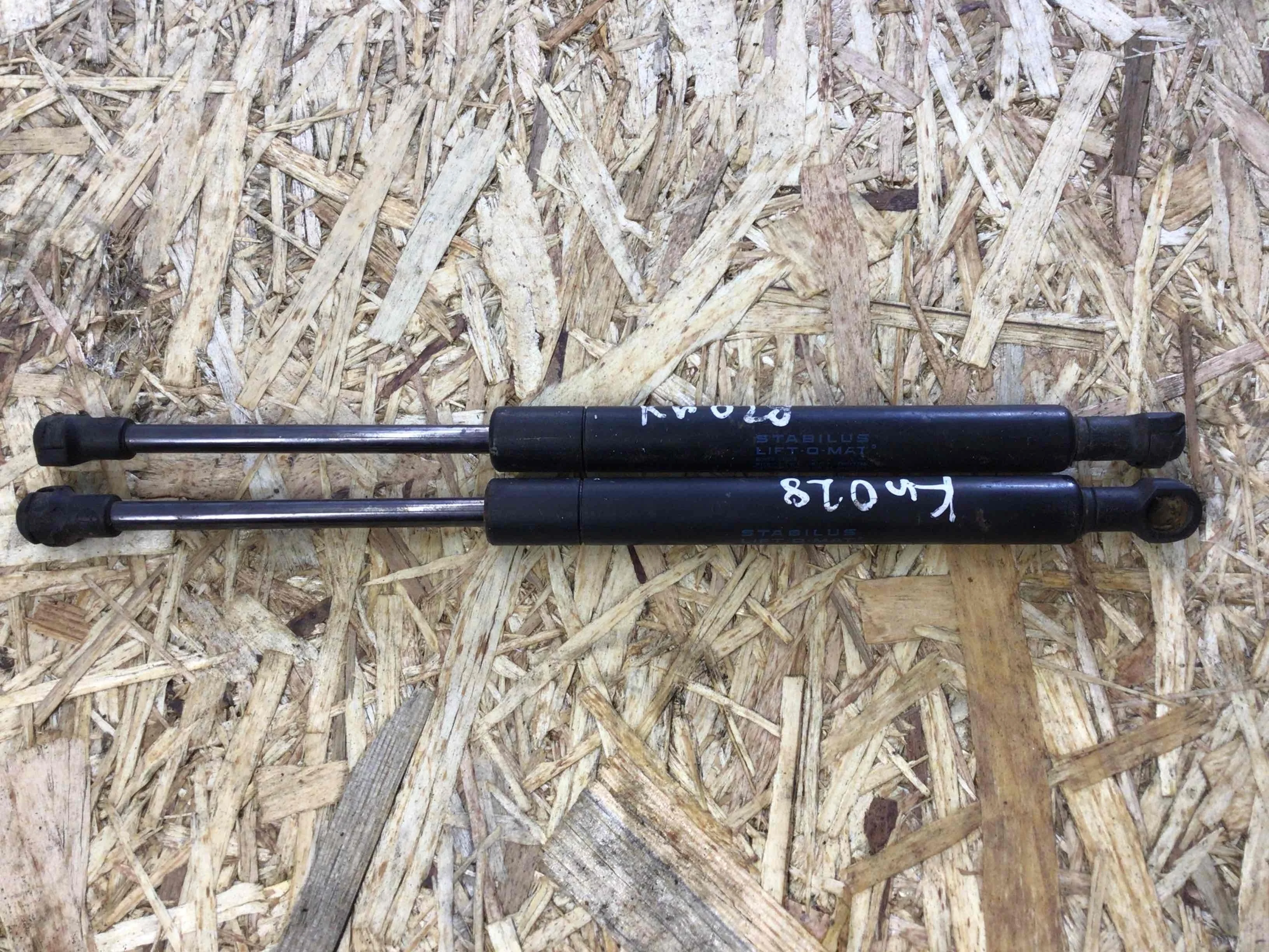 Амортизатор капота Land Rover Range Rover 3 поколение (2002-2005) дизель 3.0