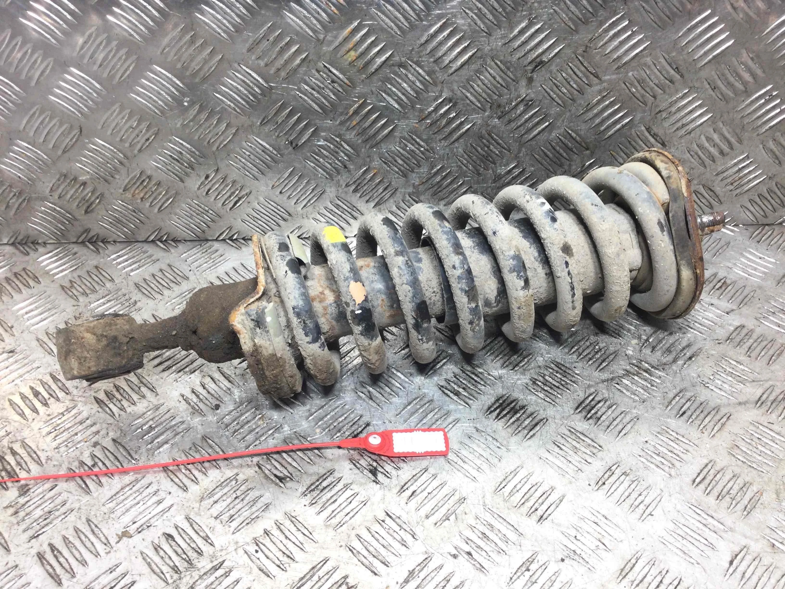 Стойка передняя правая Nissan Navara D40 (2005-2010) дизель 2.5 DCI Механика