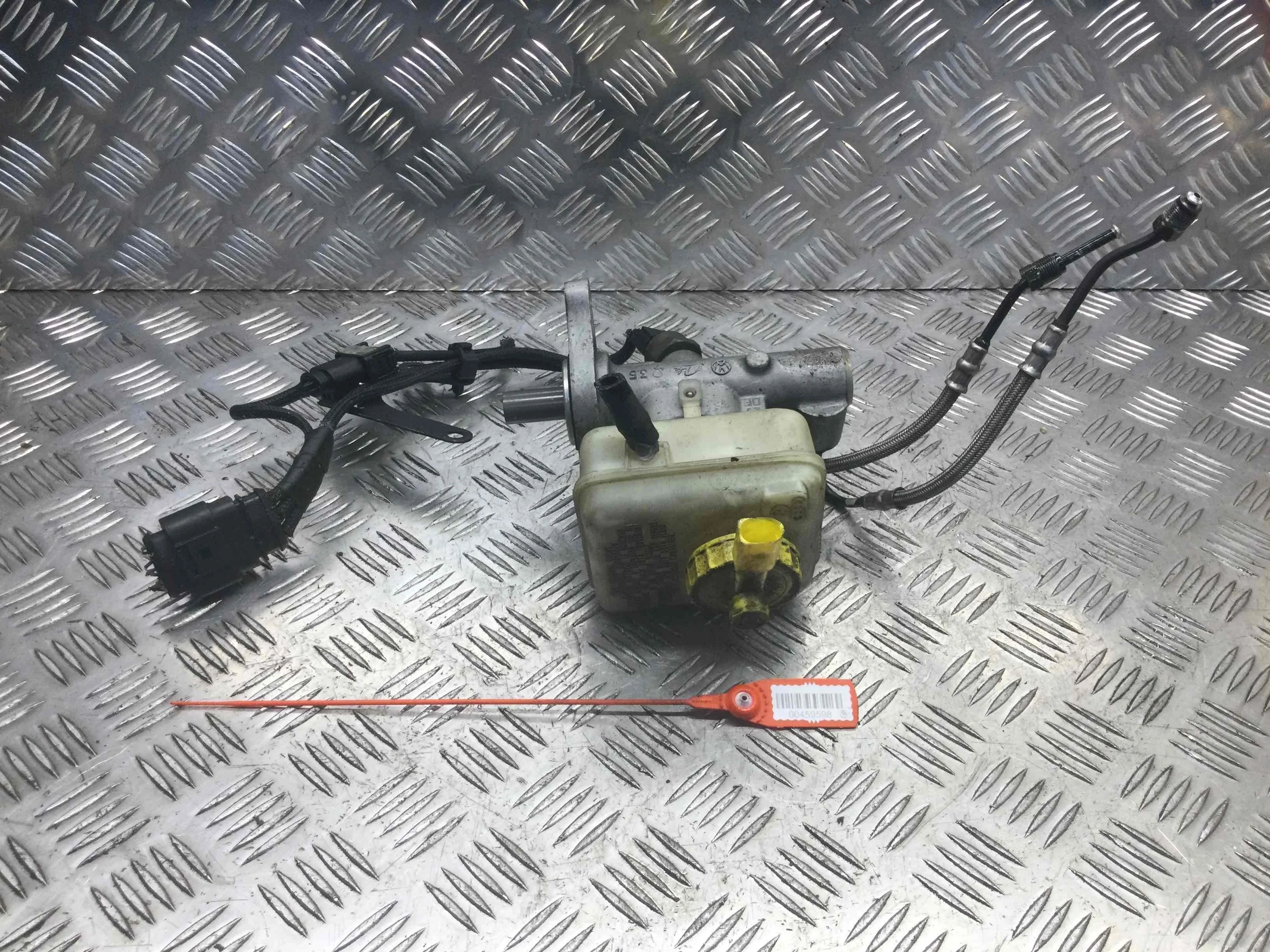 Цилиндр тормозной главный Volkswagen Beetle A4 (1997-2005) бензин 2.0 i Механика Х/б