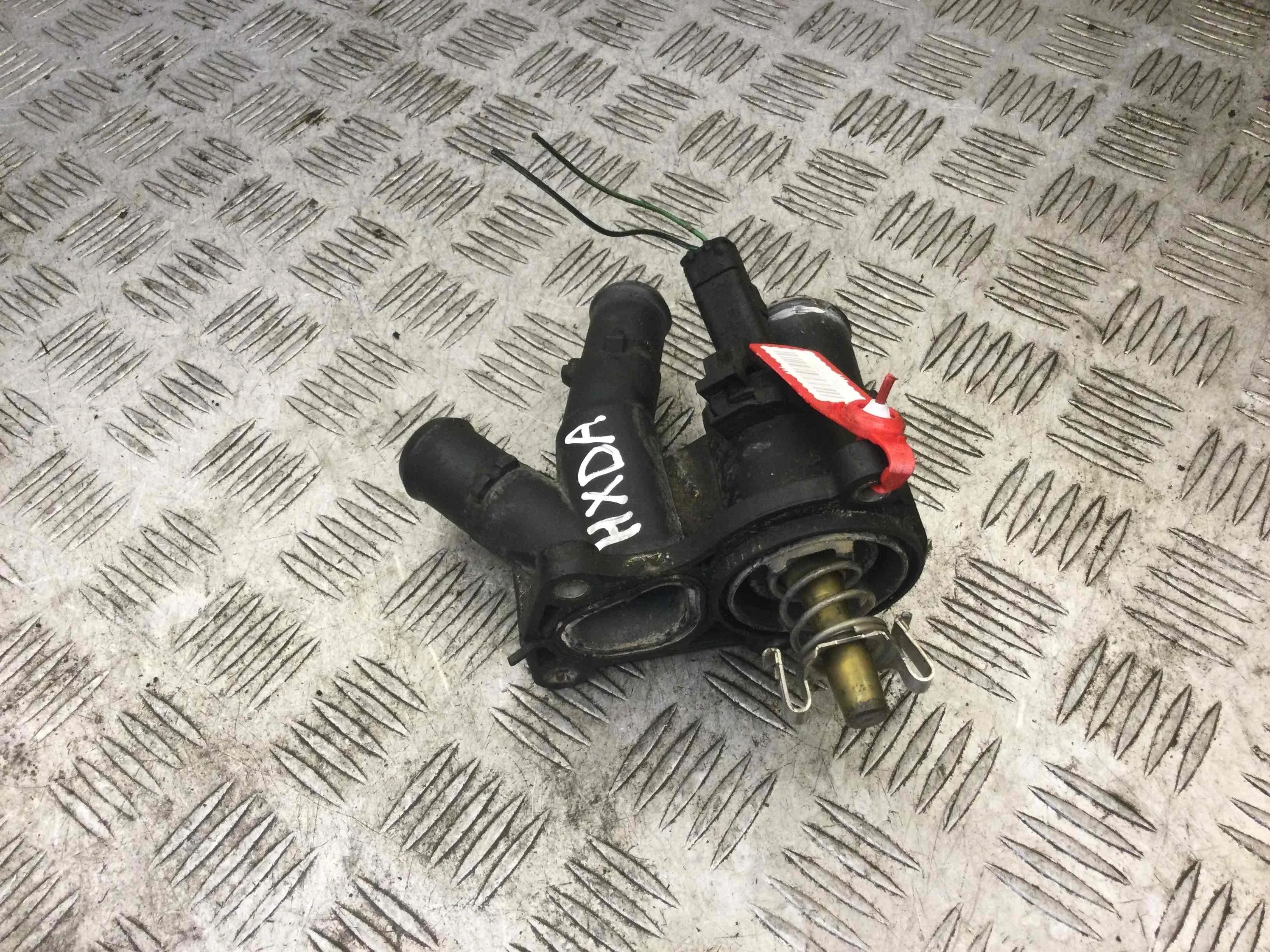 Корпус термостата Ford Focus 2 поколение (2005-2008) бензин 1.6  Механика Х/б