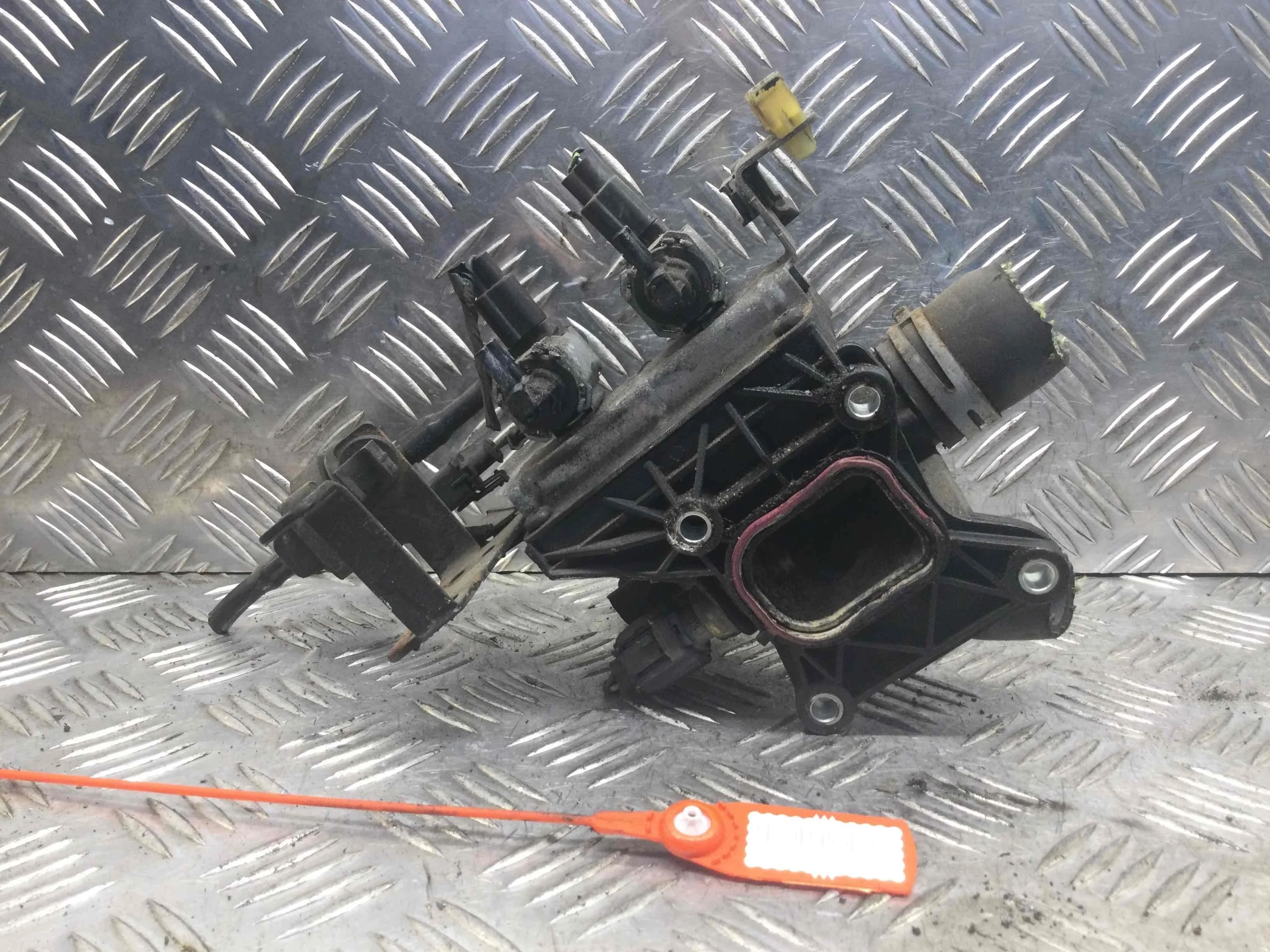 Фланец (тройник) системы охлаждения Ford Focus 2 поколение (2005-2008) бензин 1.8 i Механика Х/б