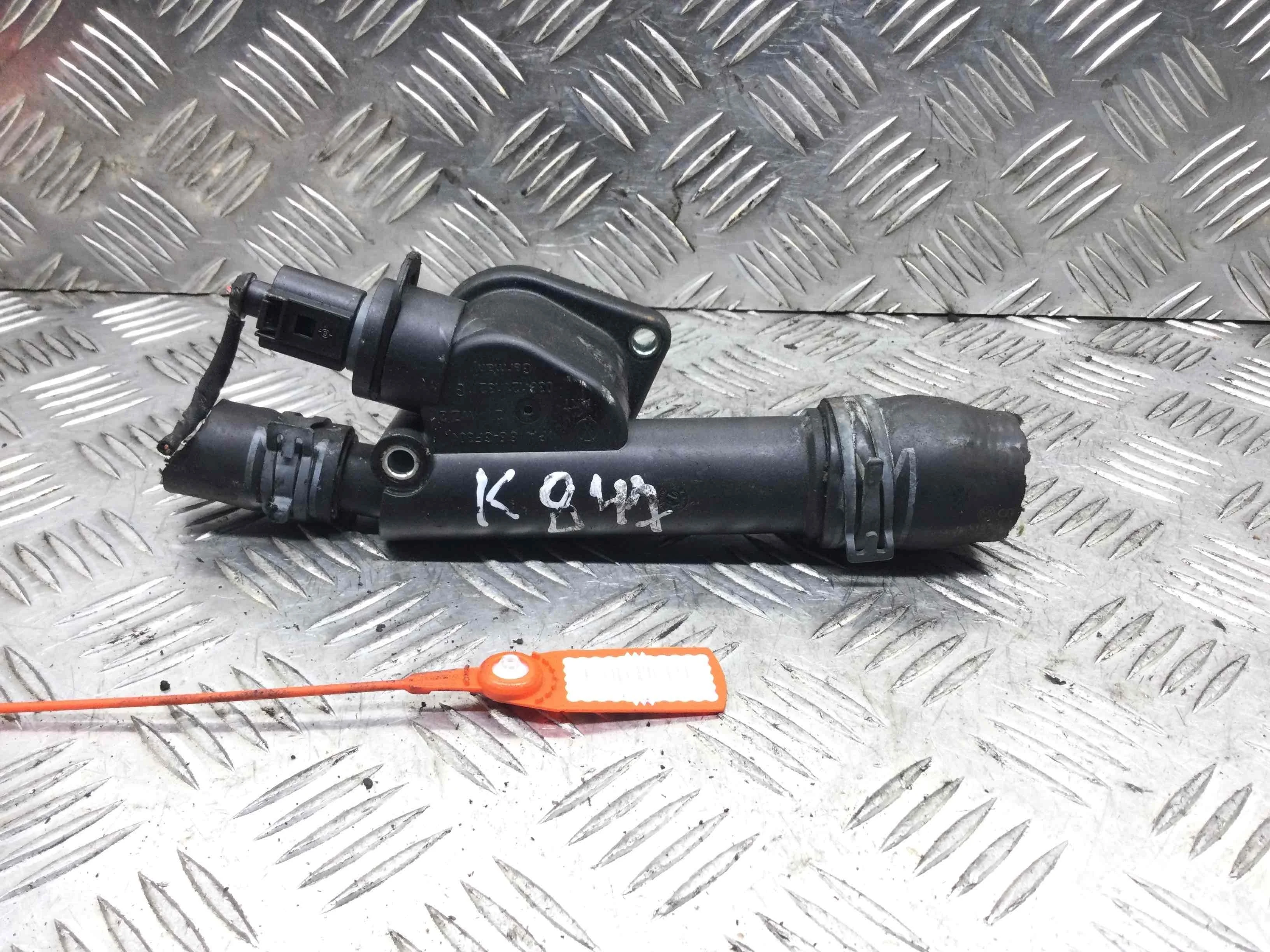 Фланец (тройник) системы охлаждения Volkswagen Golf 5 поколение (2004-2009) дизель 2.0 TDI Механика Х/б