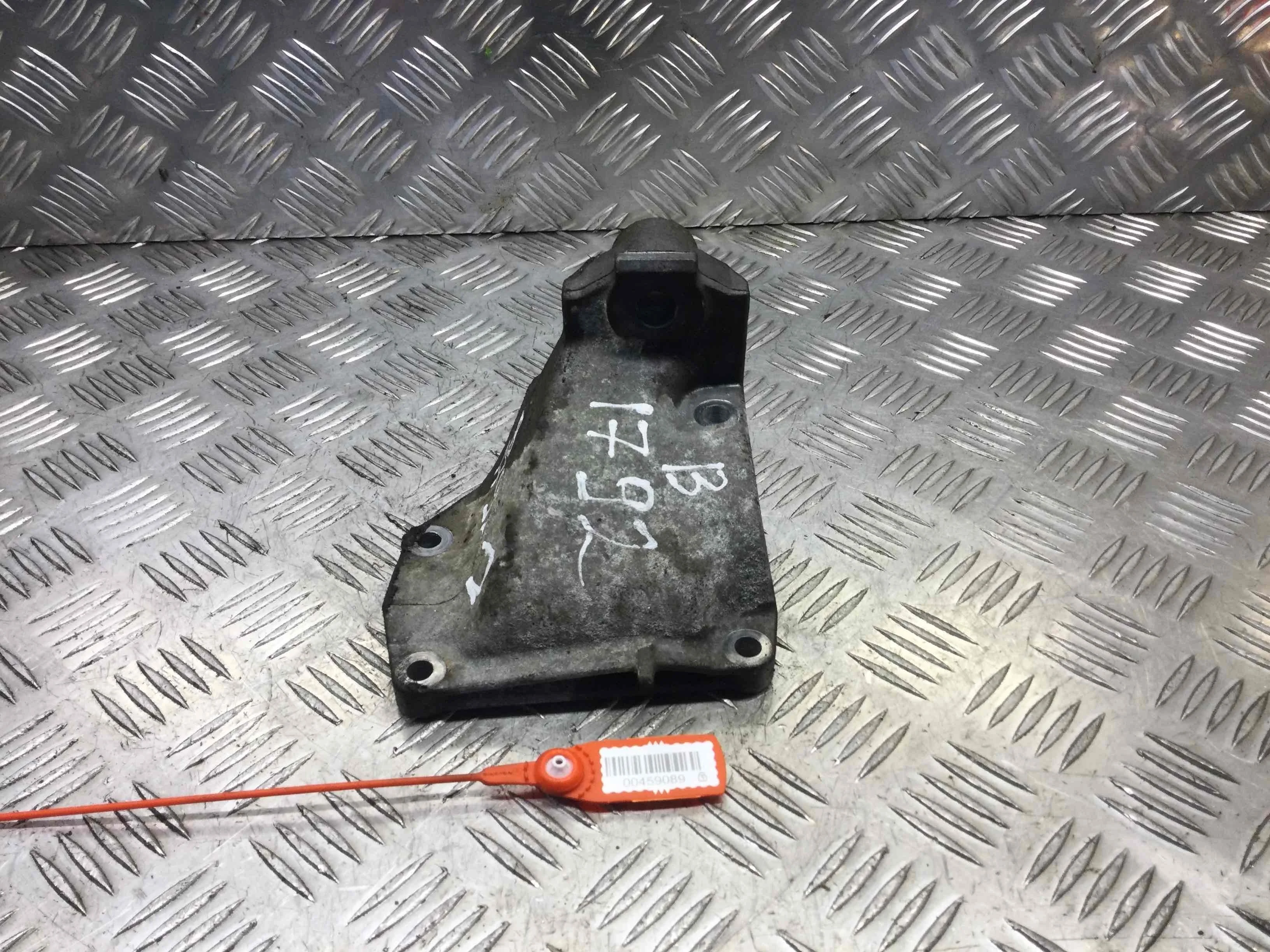 Кронштейн двигателя Mercedes ML W163 (1997-2001) бензин 3.2 i Автомат