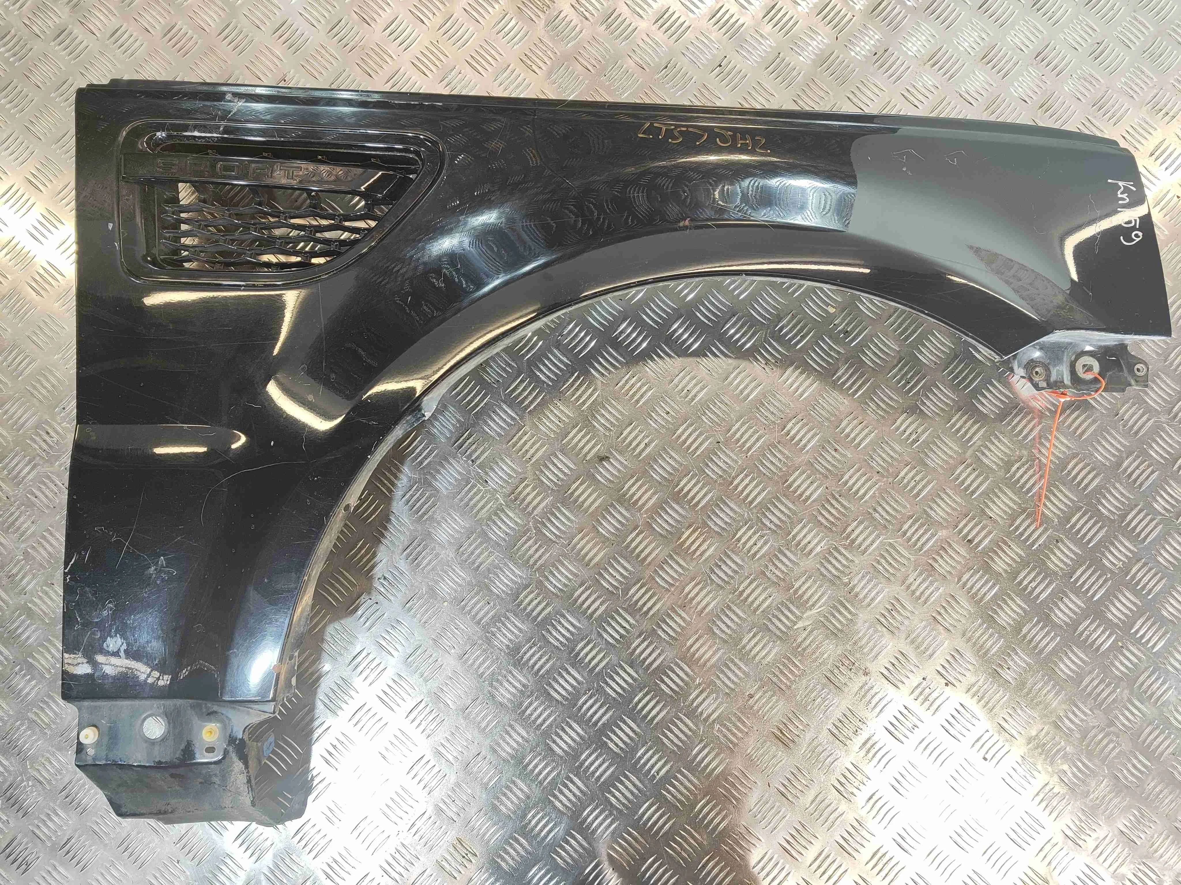 Крыло переднее правое Land Rover Range Rover Sport 1 поколение (2005-2009) дизель 2.7 TDDi Автомат