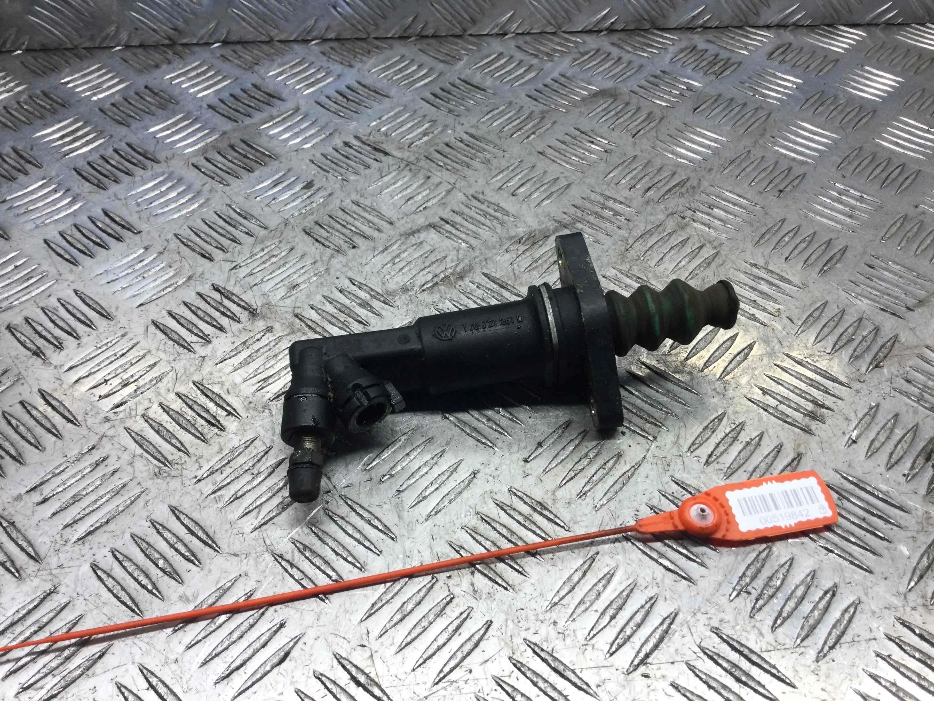 Цилиндр сцепления рабочий Volkswagen Beetle A4 (1997-2005) бензин 2.0 i Механика Х/б