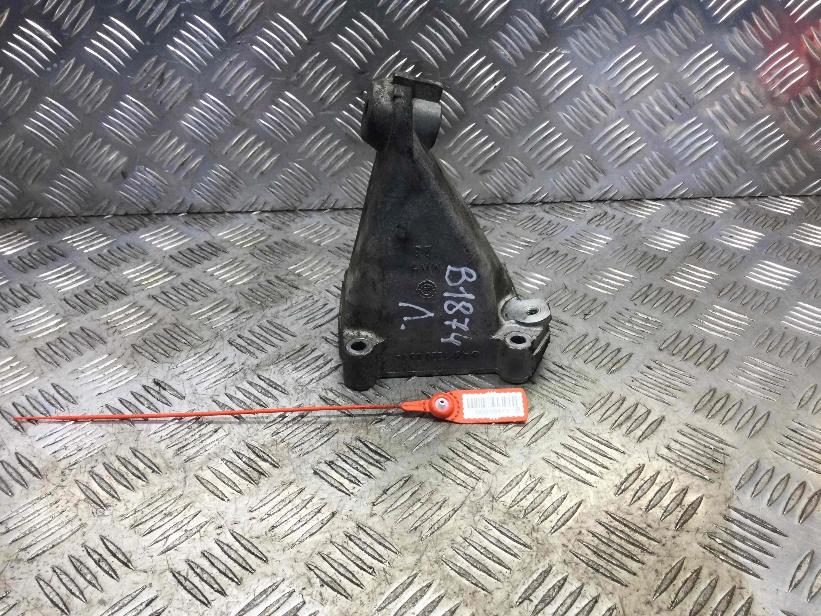 Кронштейн двигателя Mercedes C-klasse W203/S203/CL203 (2000-2004) бензин 1.8 i Автомат Седан