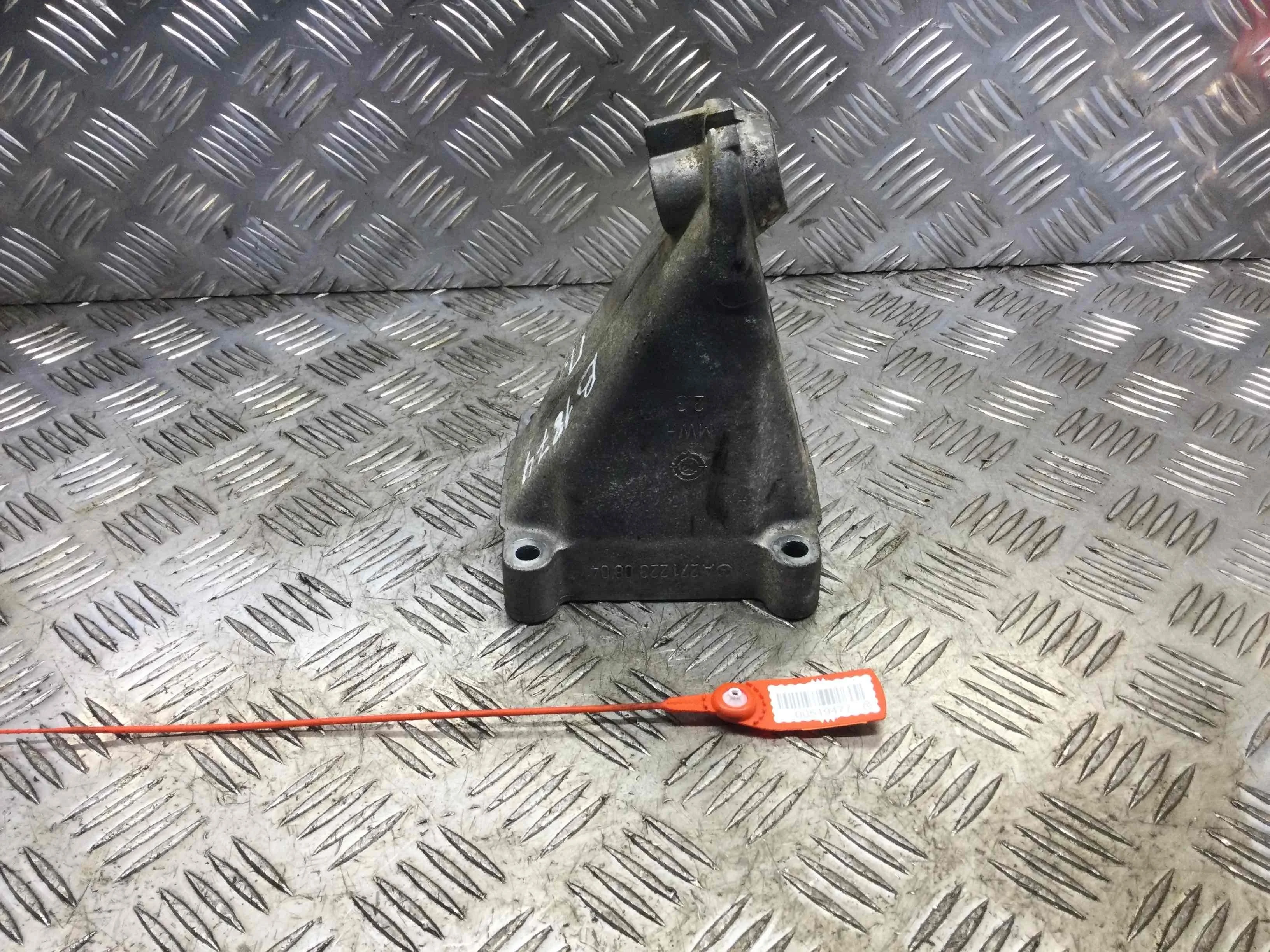 Кронштейн двигателя Mercedes C-klasse W203/S203/CL203 (2000-2004) бензин 1.8 i Автомат Седан