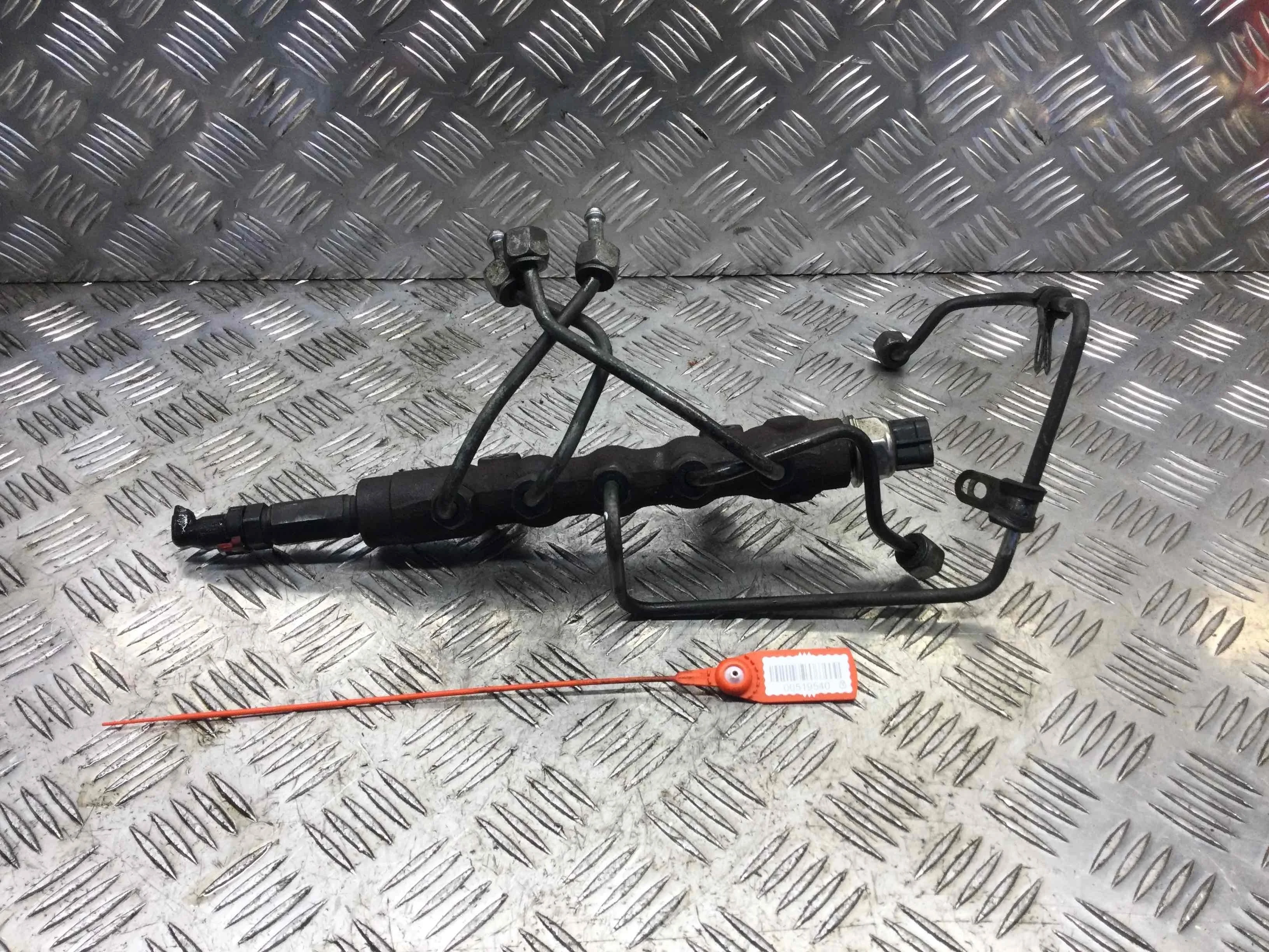 Топливная рампа Ford Transit 3 поколение [рестайлинг] (2006-2013) дизель 2.4 CDI Механика Микроавтобус