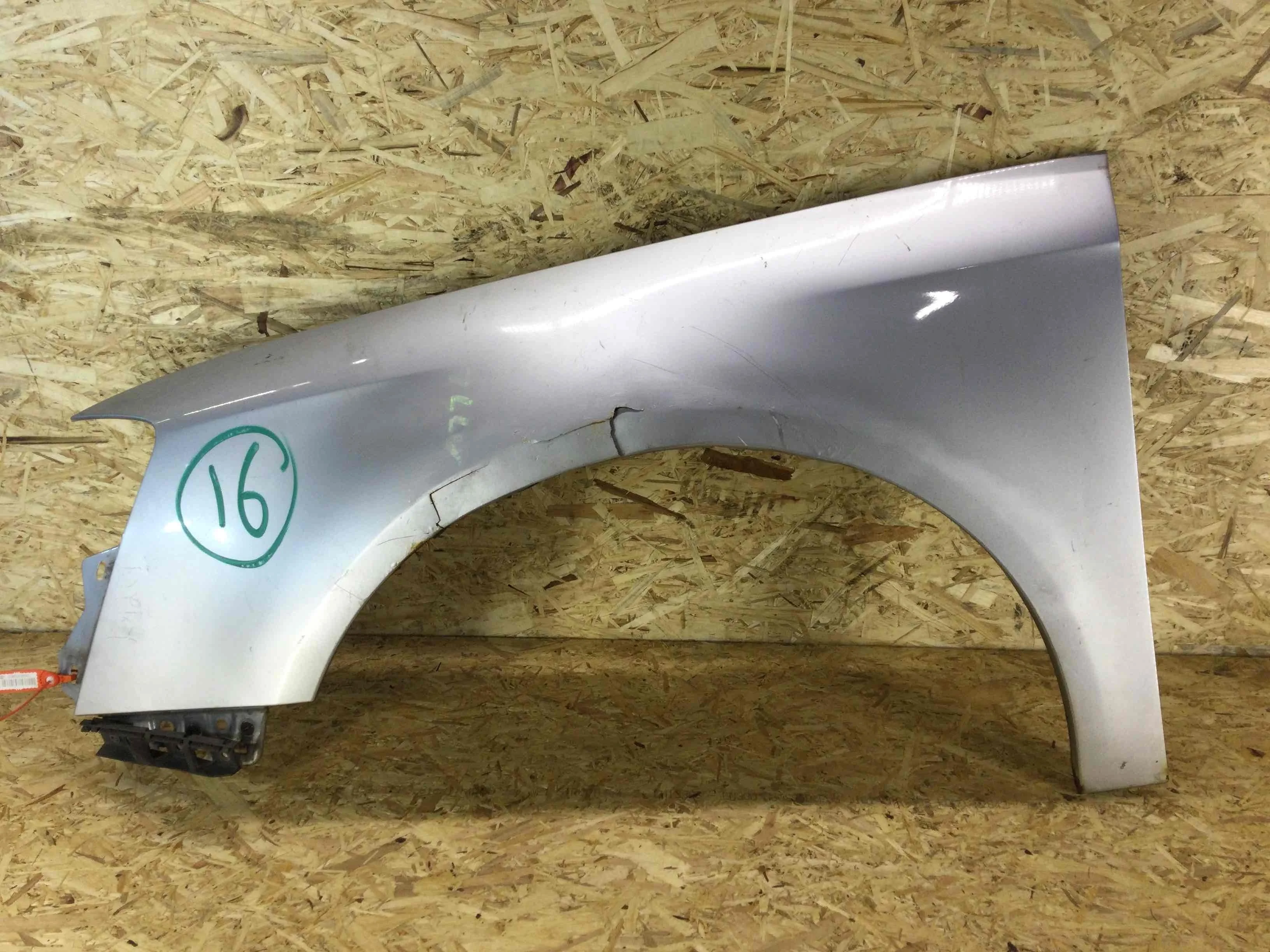 Крыло переднее левое Volkswagen Passat B6 (2005-2010) дизель 1.9 TDI  Универсал