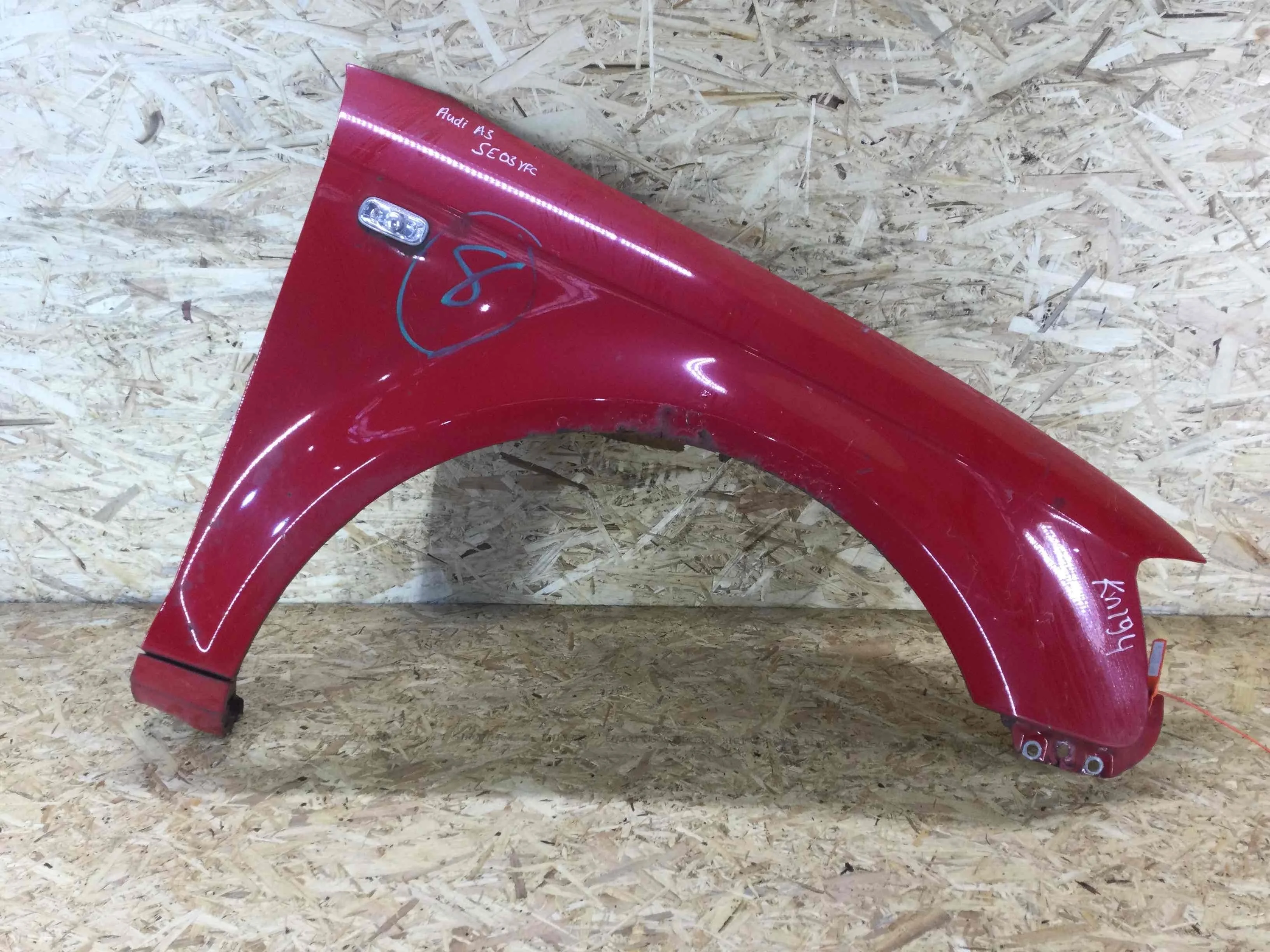 Крыло переднее правое Audi A3 8P (2003-2005) бензин 2.0 i Механика Х/б