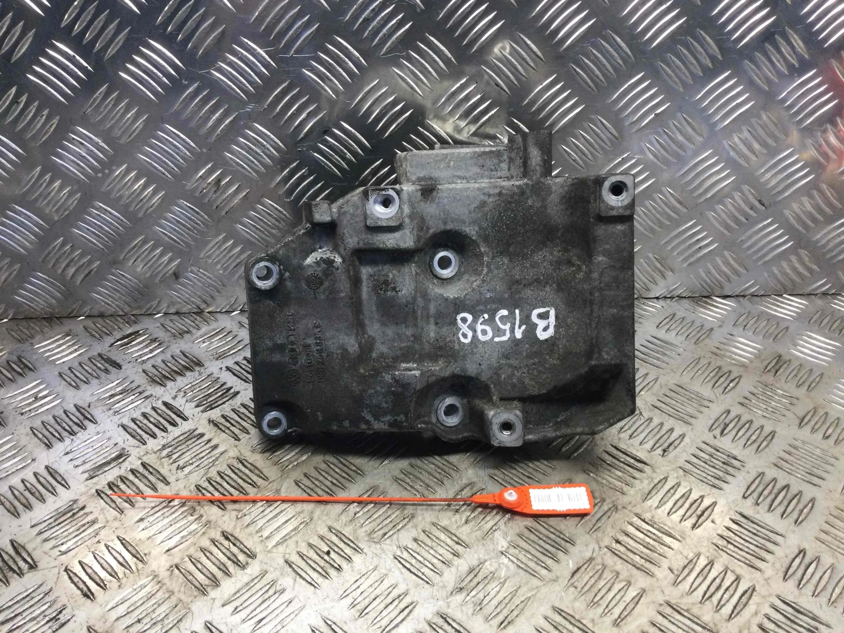 Кронштейн компрессора кондиционера Audi A4 B6 (2000-2005) дизель 1.9  Механика Седан