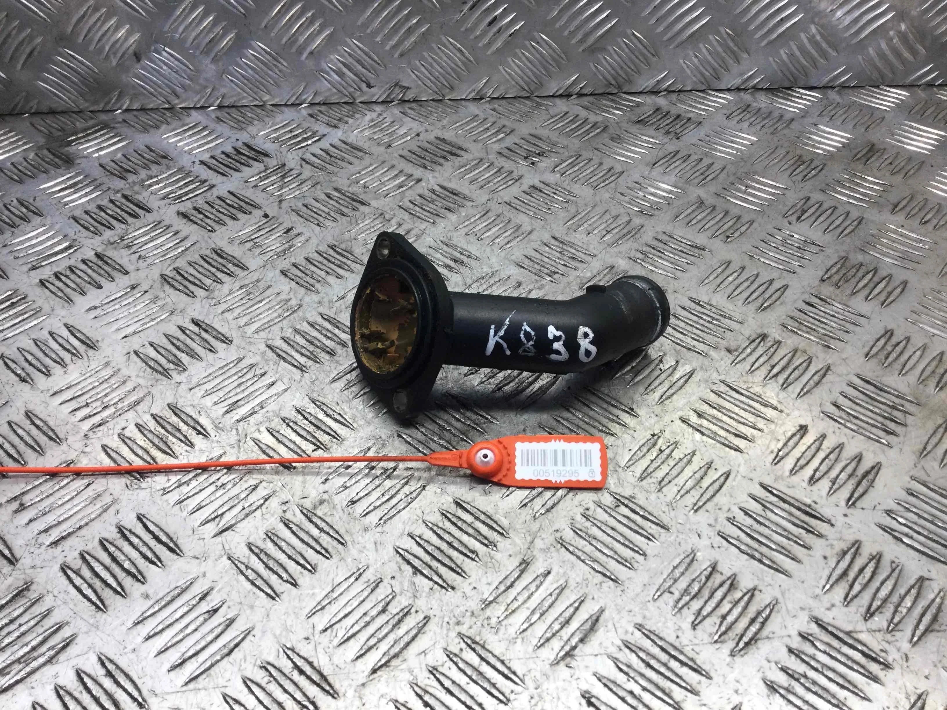 Фланец (тройник) системы охлаждения Volkswagen Passat B6 (2005-2010) дизель 1.9 TDI Механика Универсал