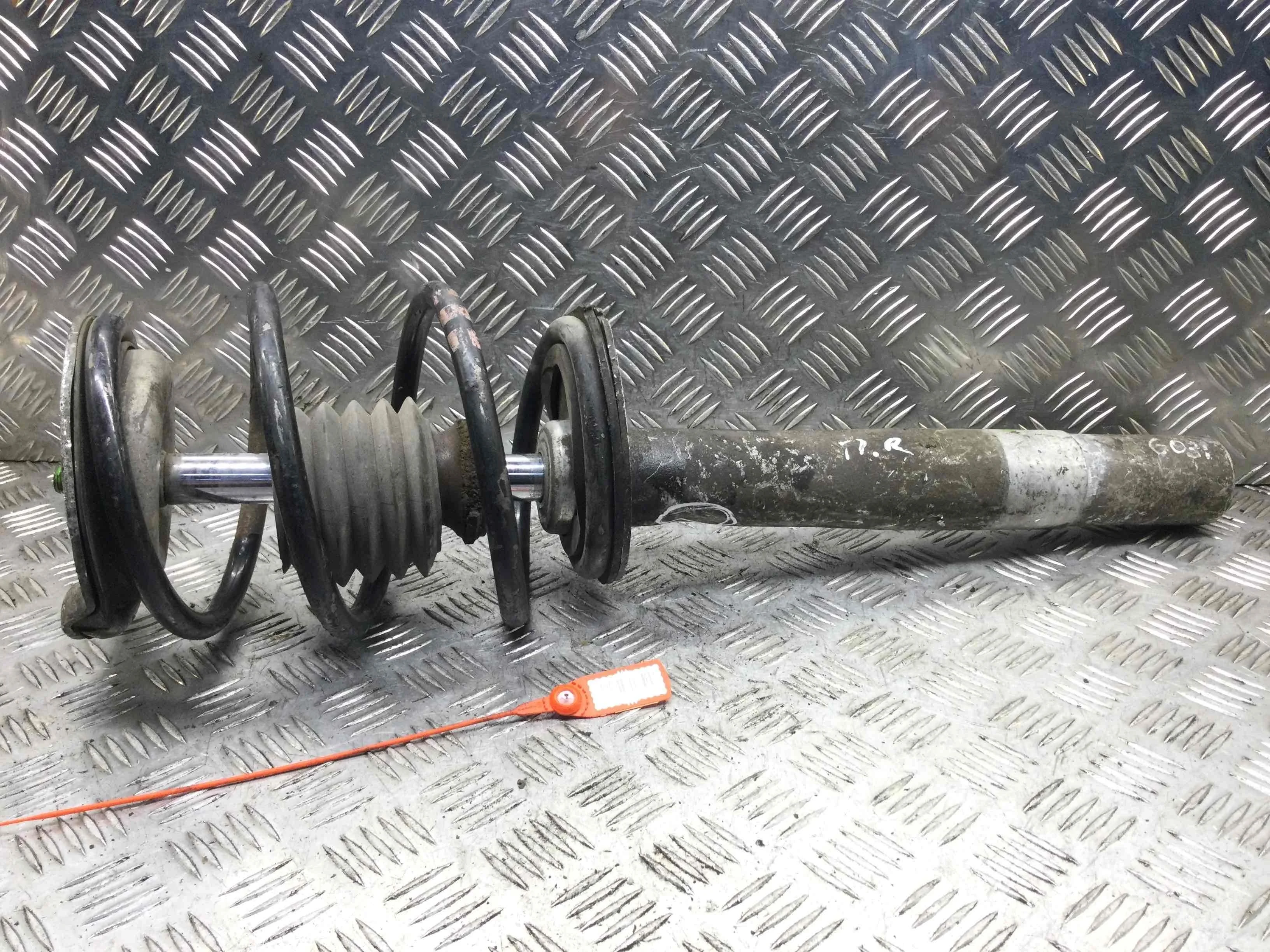 Стойка передняя правая BMW 5-Series 5-Series E39 1995 - 2004 дизель 3.0 TDI Автомат Седан