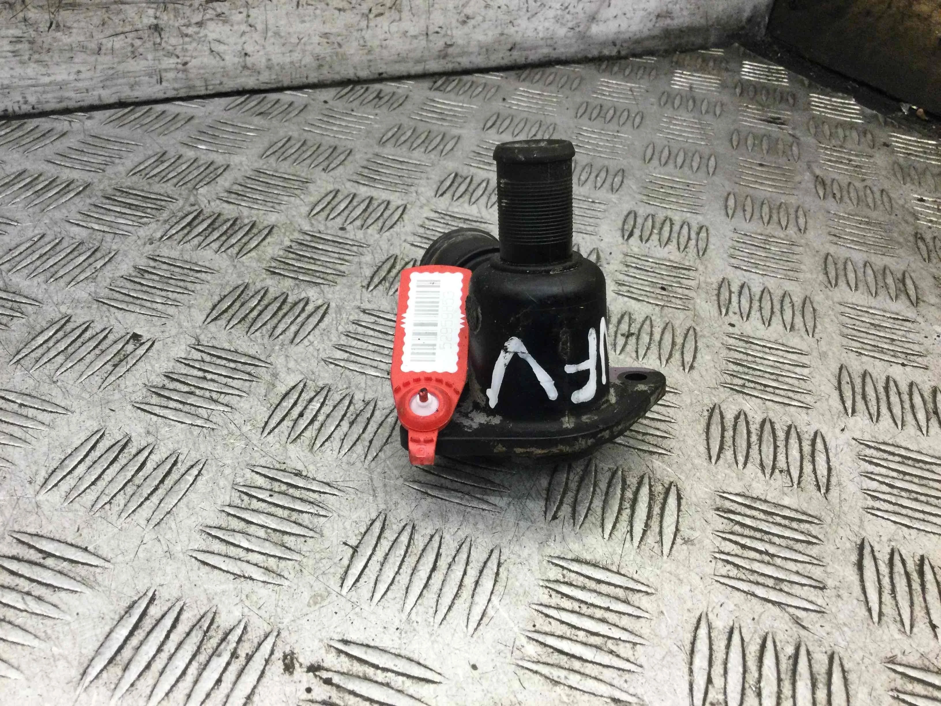 Фланец (тройник) системы охлаждения Citroen Berlingo 1 поколение (1996-2002) бензин 1.6 i Механика Х/б