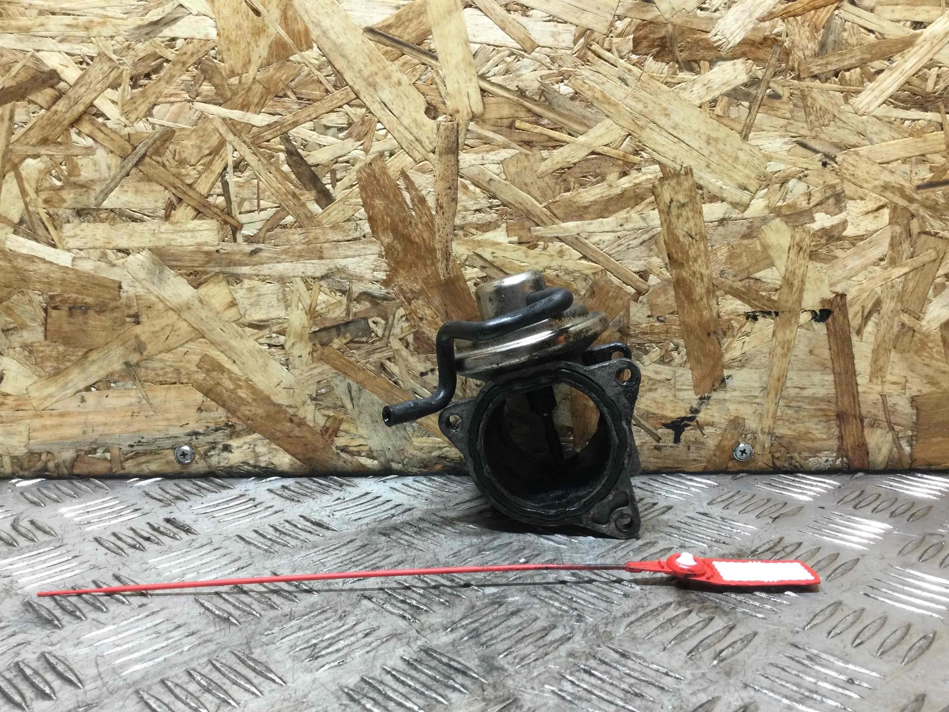 Клапан EGR Volkswagen Passat B6 (2005-2010) дизель 2.0 TDI DSG Седан