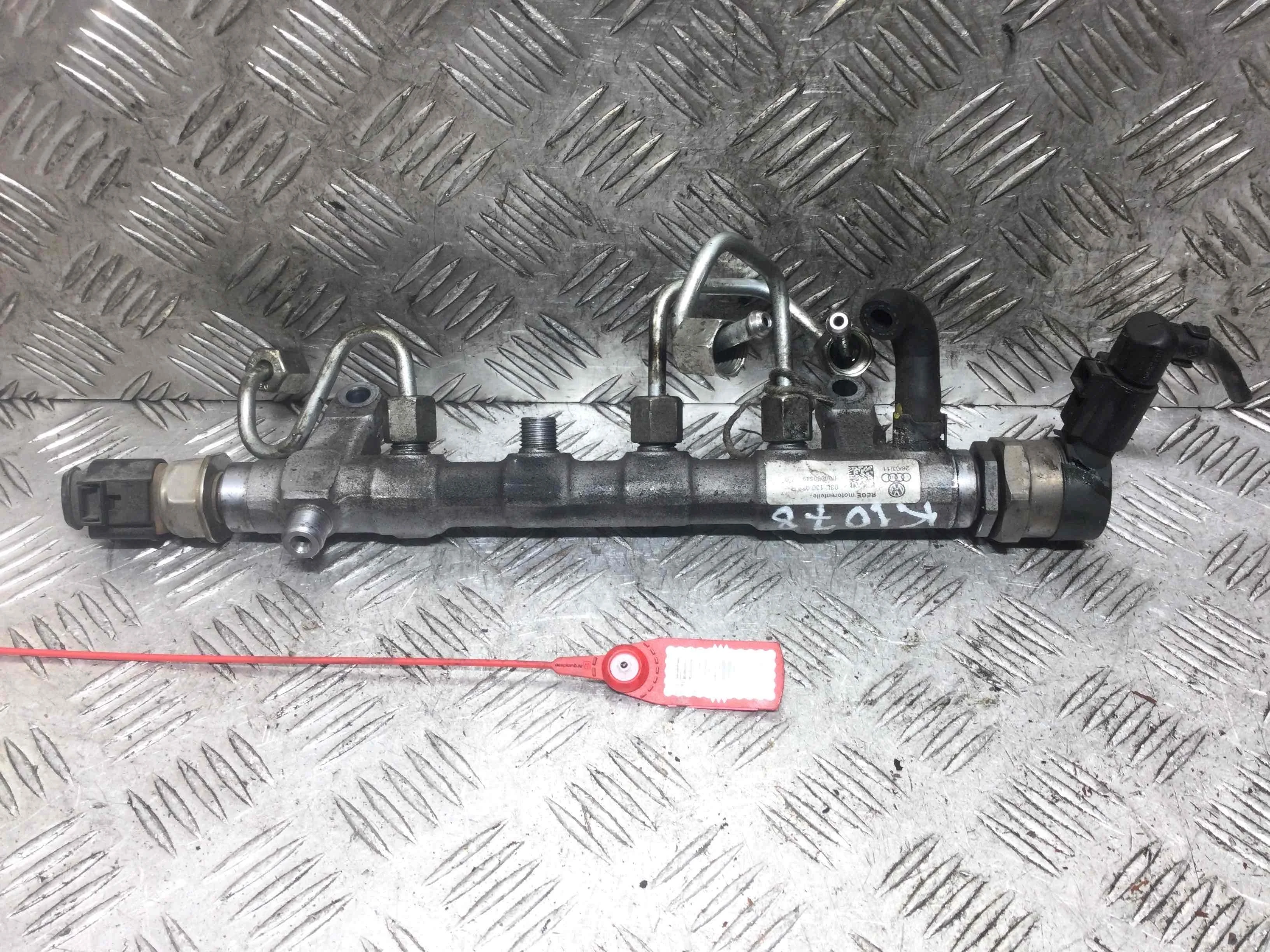 Топливная рампа Volkswagen Golf 6 поколение (2008-2015) дизель 2.0 TDI Механика Х/б