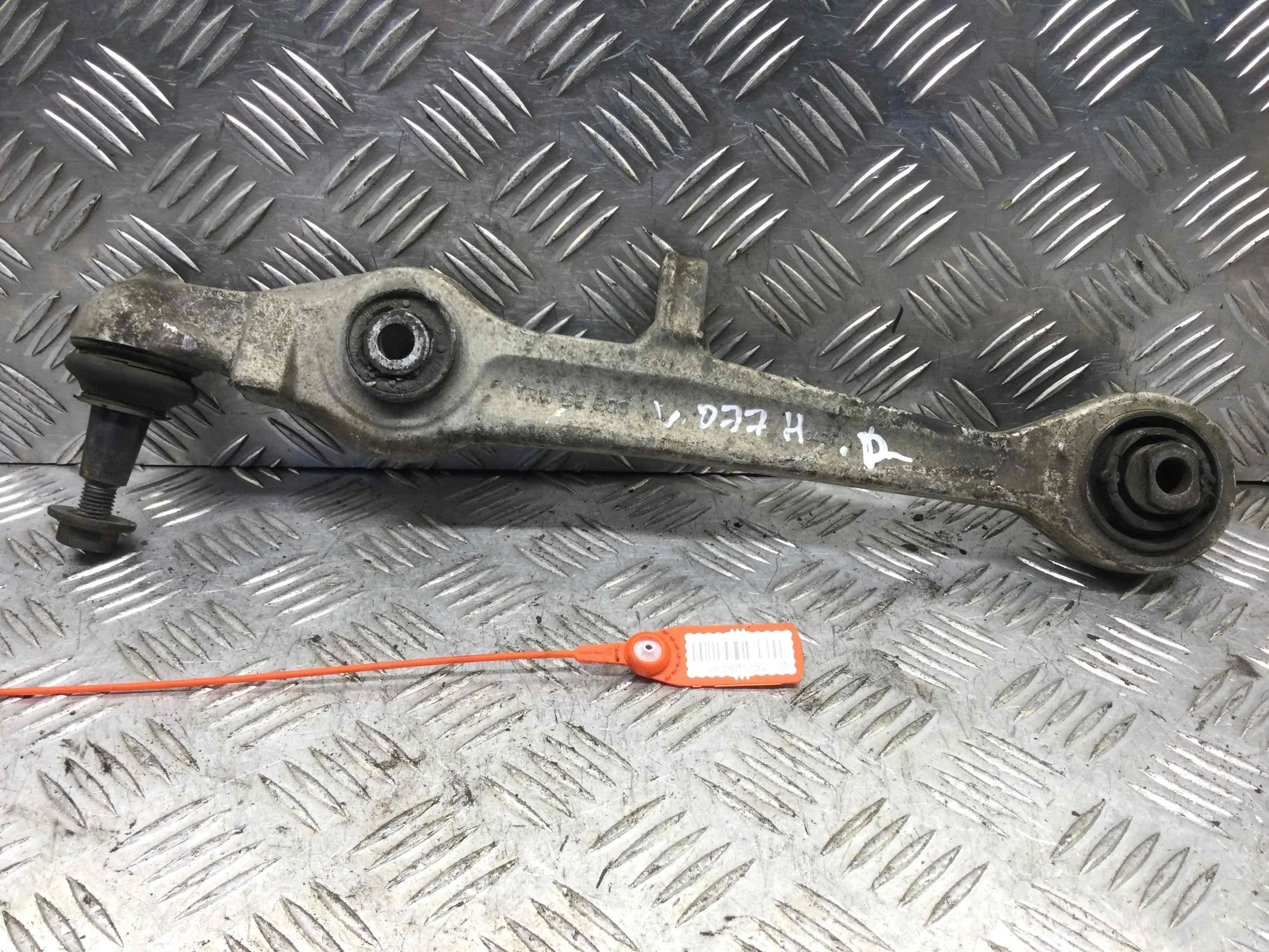 Рычаг передний правый Audi A6 C5/4B (1997-2004) дизель 2.5 TDI Механика Универсал