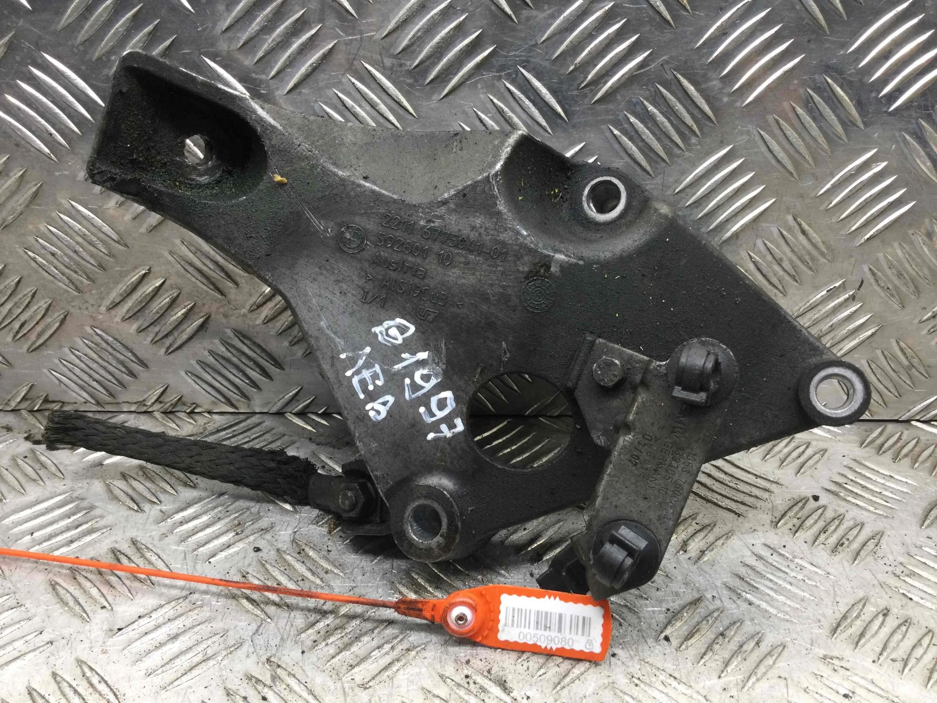 Кронштейн двигателя BMW 3-Series 3-Series E90/E91/E92/E93 2005 - 2010 дизель 2.0 TD Механика Универсал