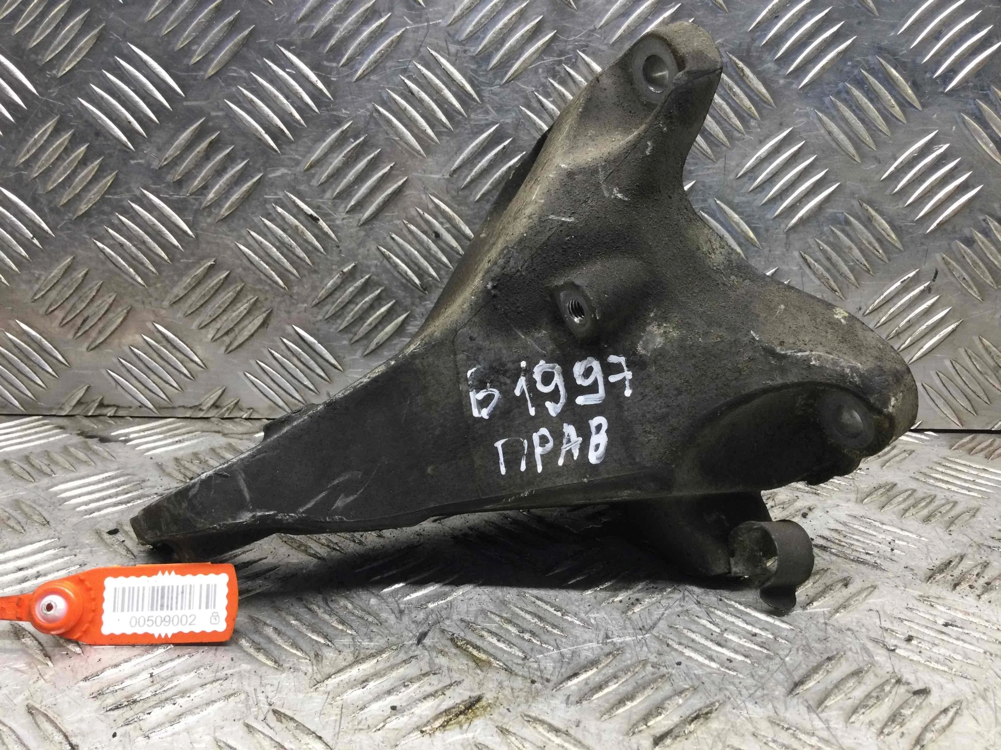 Кронштейн двигателя BMW 3-Series 3-Series E90/E91/E92/E93 2005 - 2010 дизель 2.0 TD Механика Универсал