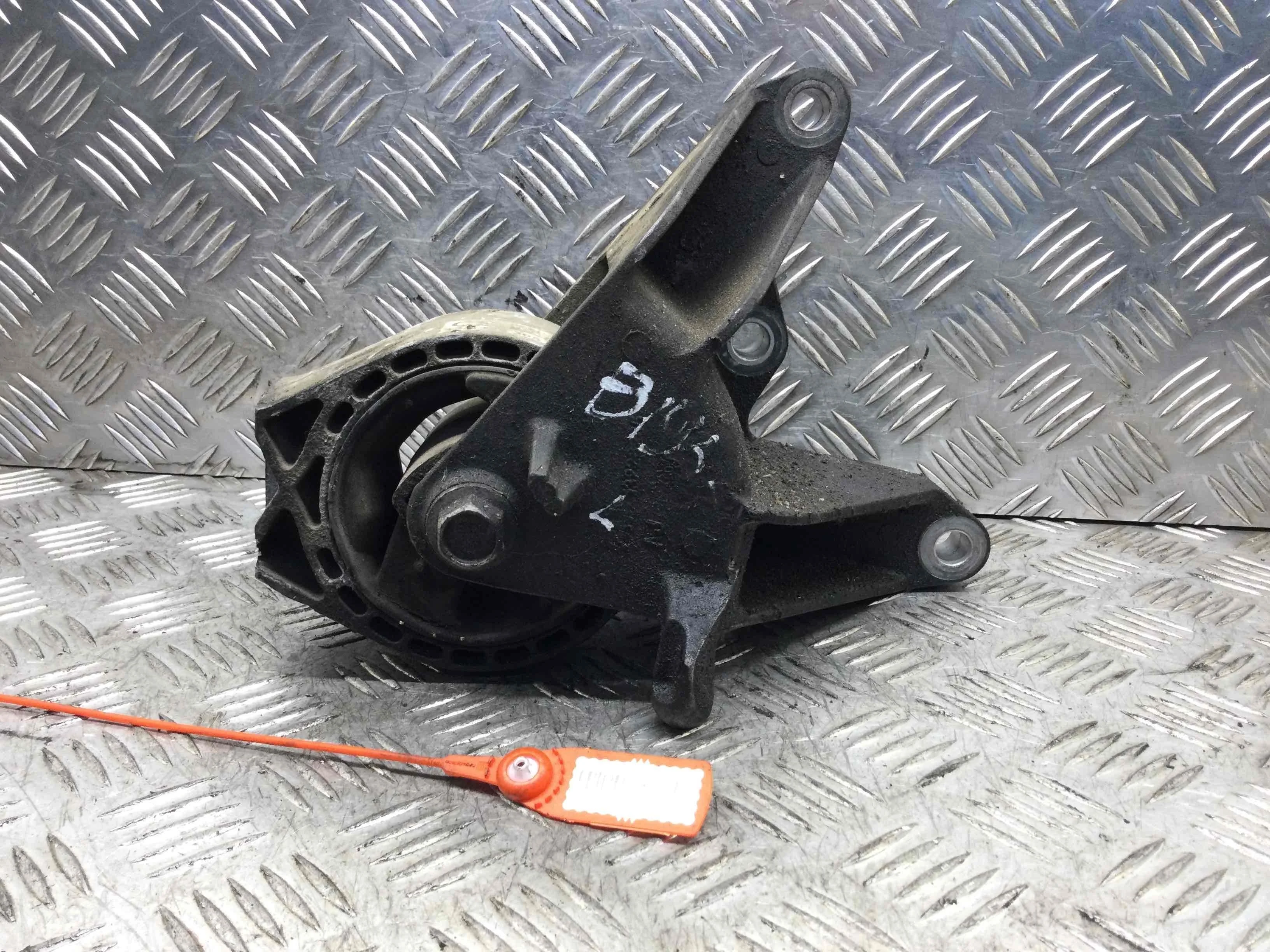 Подушка крепления двигателя Opel Astra H рестайлинг 2007 - 2010 бензин 1.8 i Механика Х/б