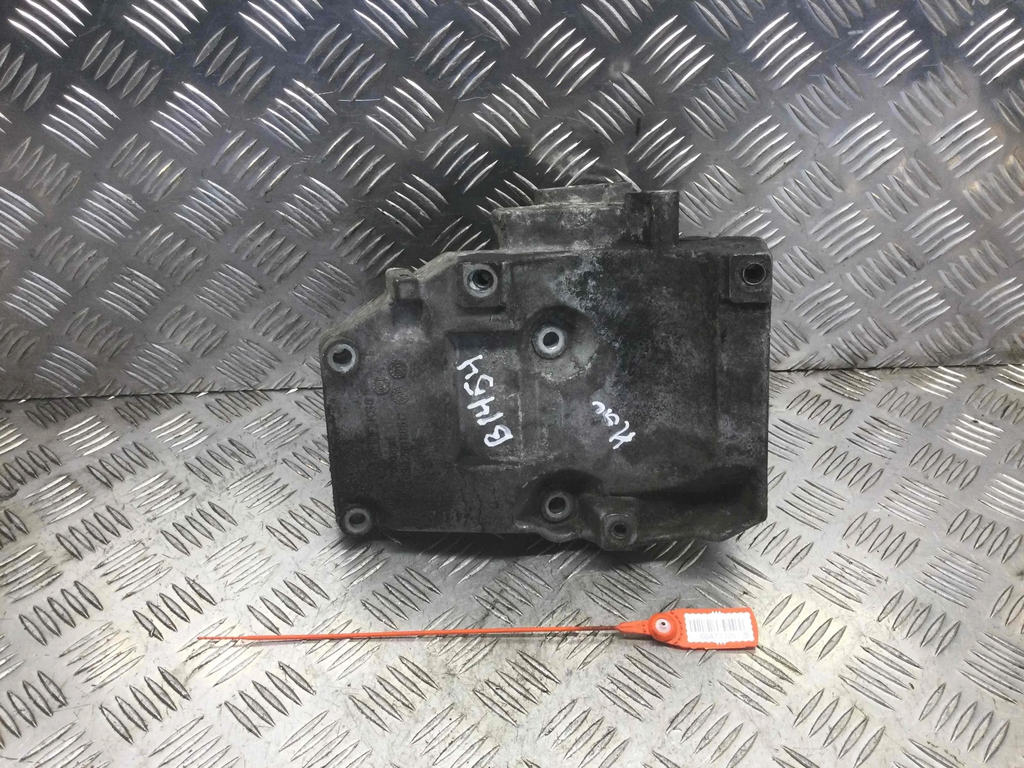 Кронштейн компрессора кондиционера Audi A4 B6 (2000-2005) дизель 1.9 TDI Механика Седан