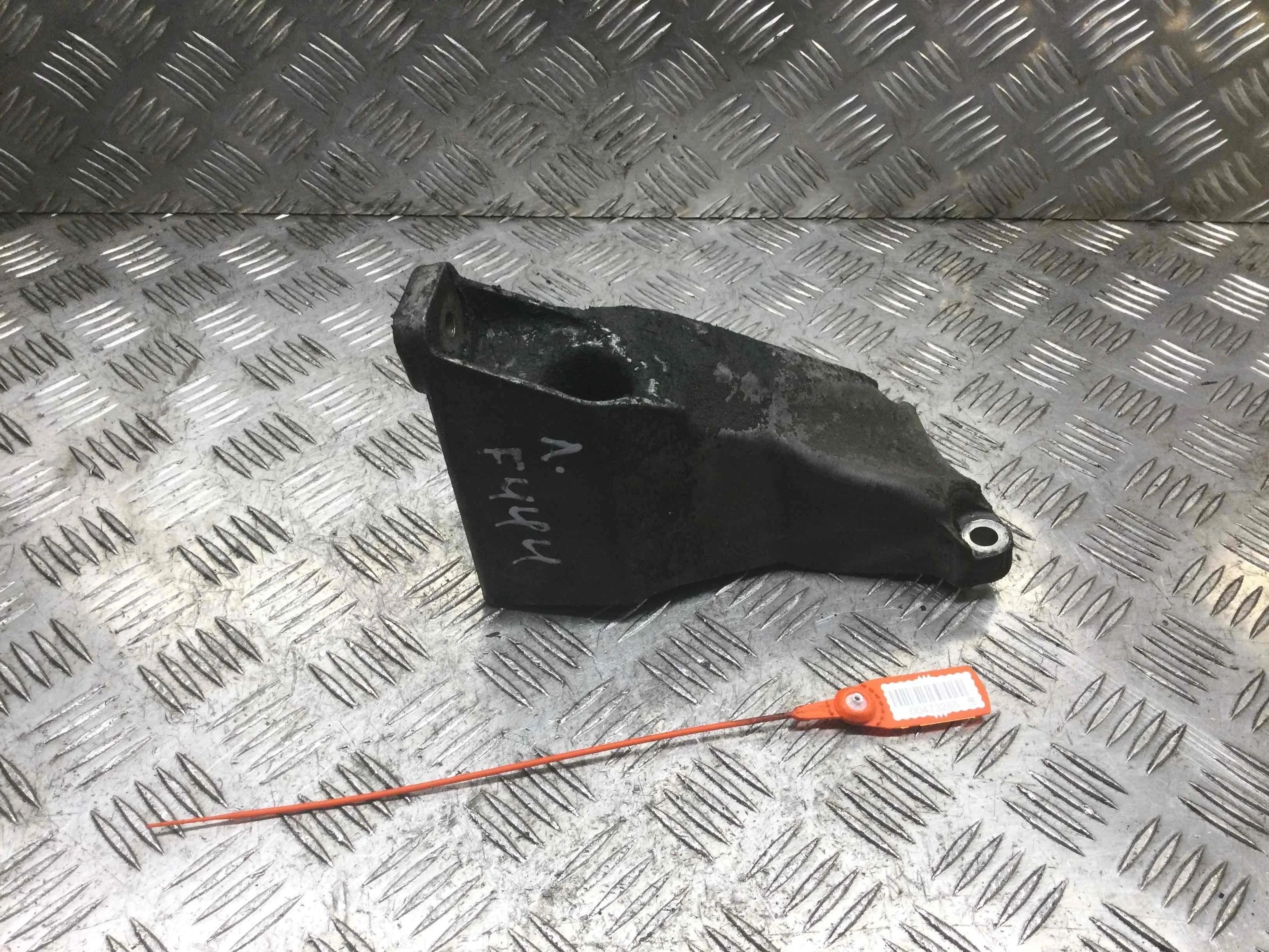 Кронштейн двигателя Audi A4 B6 (2000-2005) дизель 1.9 TDI Механика Седан