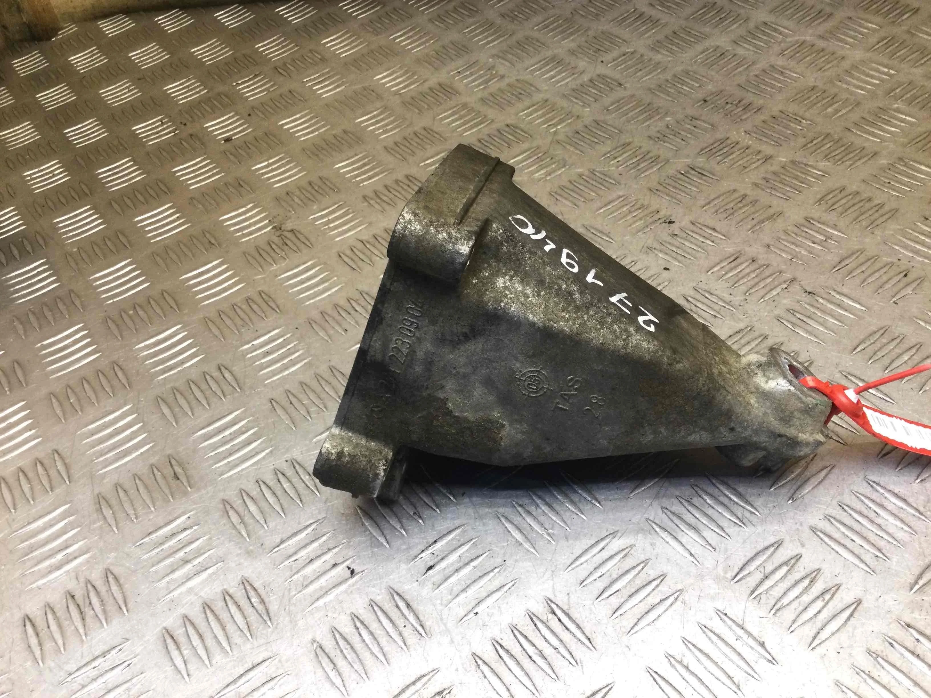 Кронштейн двигателя Mercedes C-klasse W203/S203/CL203 (2000-2004) бензин 1.8 Kompressor Автомат Седан