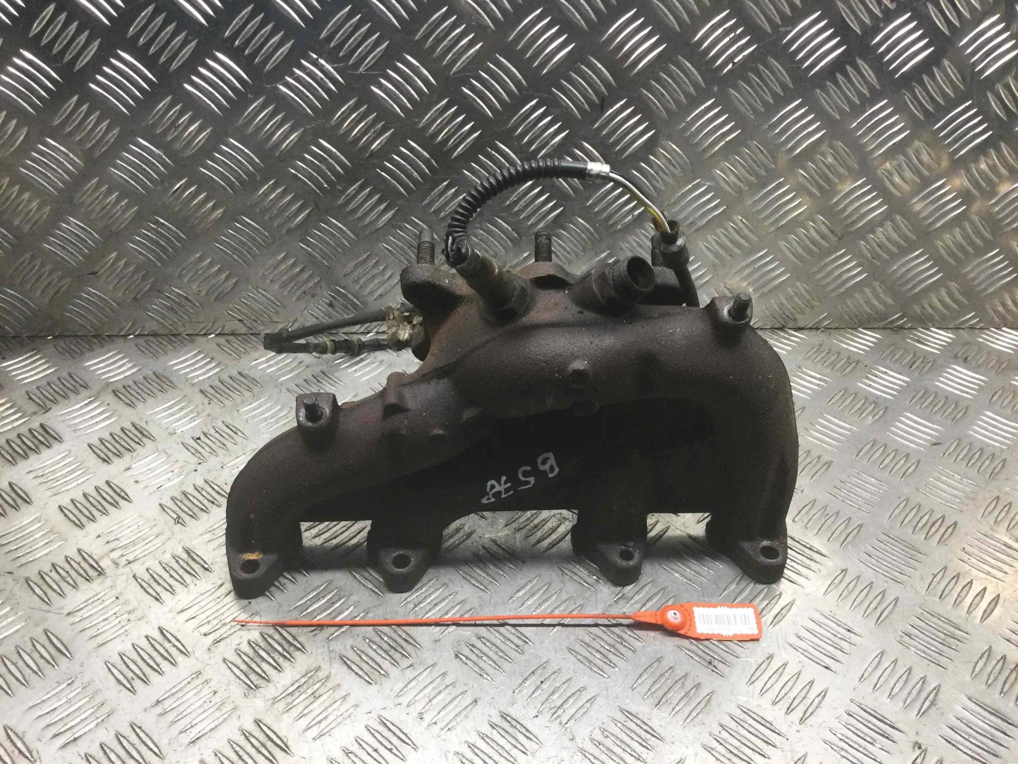 Коллектор выпускной Volkswagen Beetle A4 [рестайлинг] (2005-2010) бензин 1.6 i Механика