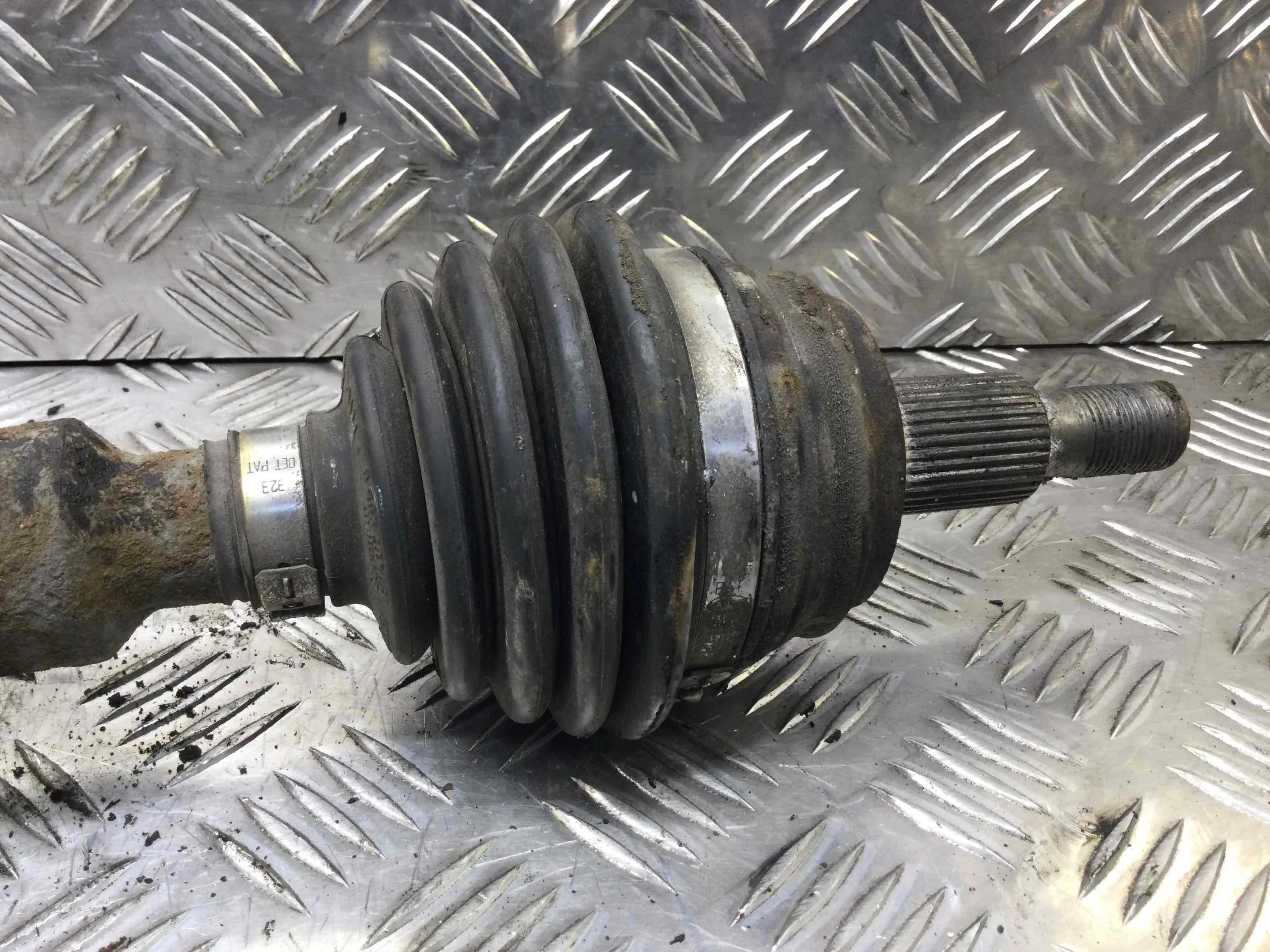 Полуось передняя правая (приводной вал, ШРУС) Audi A3 8L (1996-2000) бензин 1.6 i Механика Х/б