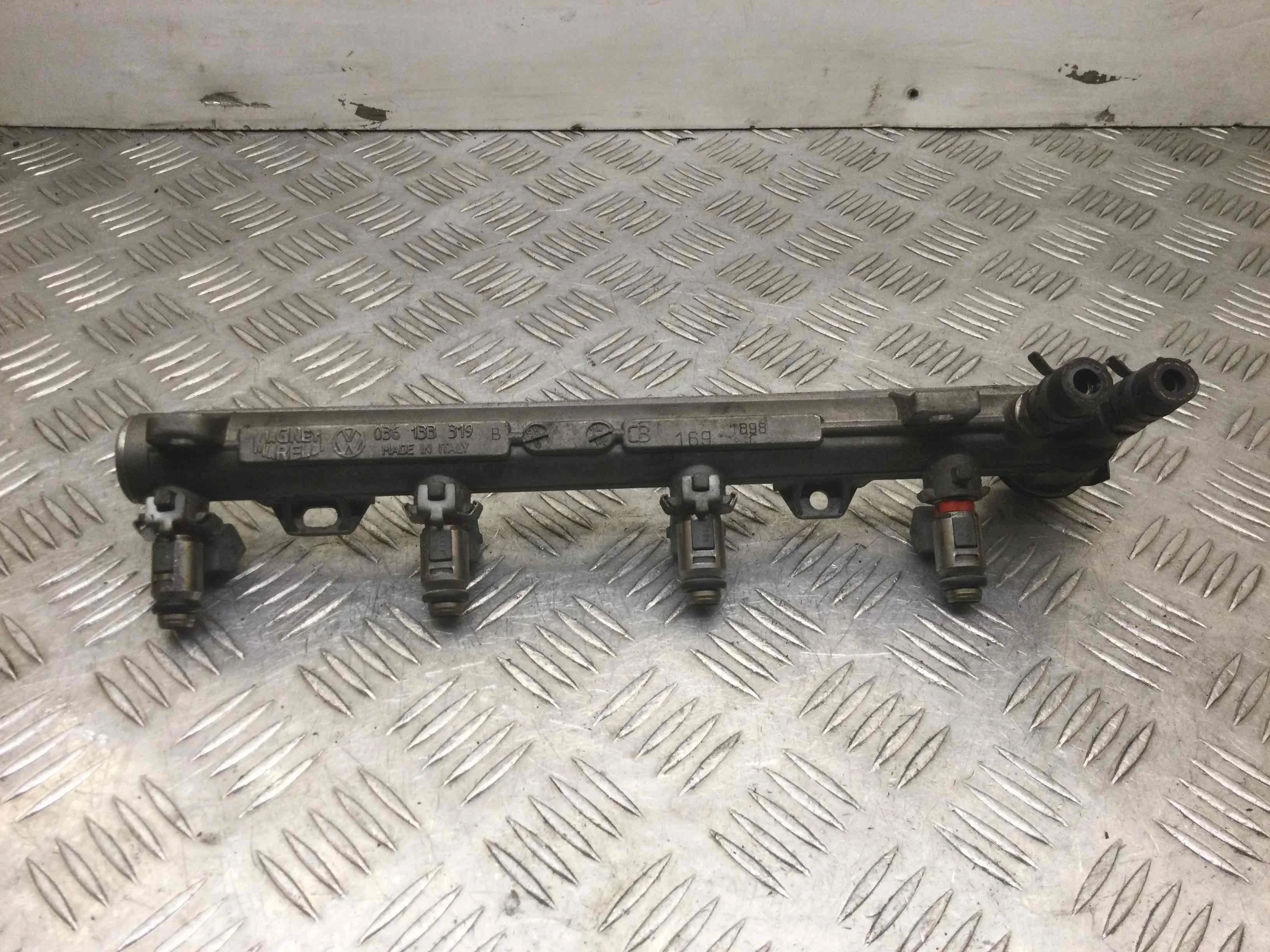 Топливная рампа Volkswagen Golf 4 поколение (1997-2004) бензин 1.4 i Механика Х/б