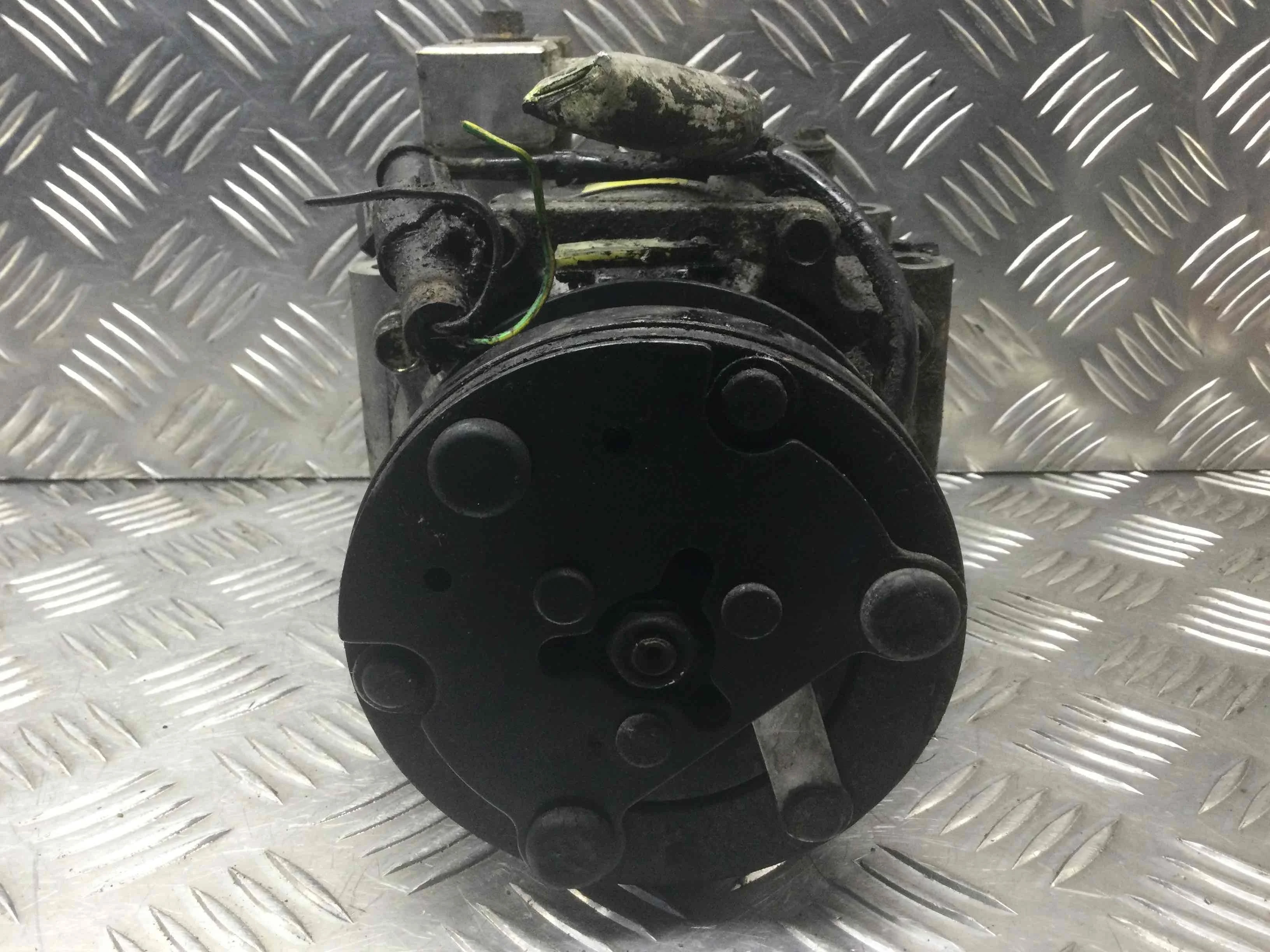 Компрессор кондиционера Ford Focus 1 поколение [рестайлинг] (2001-2005) бензин 1.8 i Механика Х/б