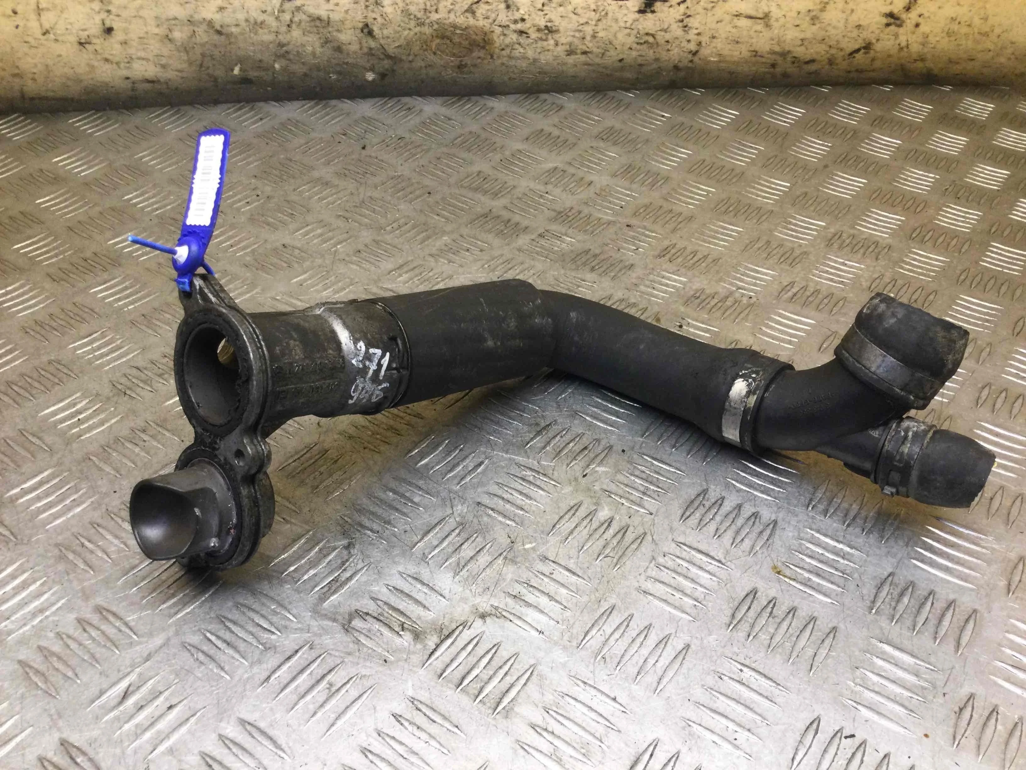 Фланец (тройник) системы охлаждения Mercedes C-klasse W203/S203/CL203 (2000-2004) бензин 1.8  Автомат Седан