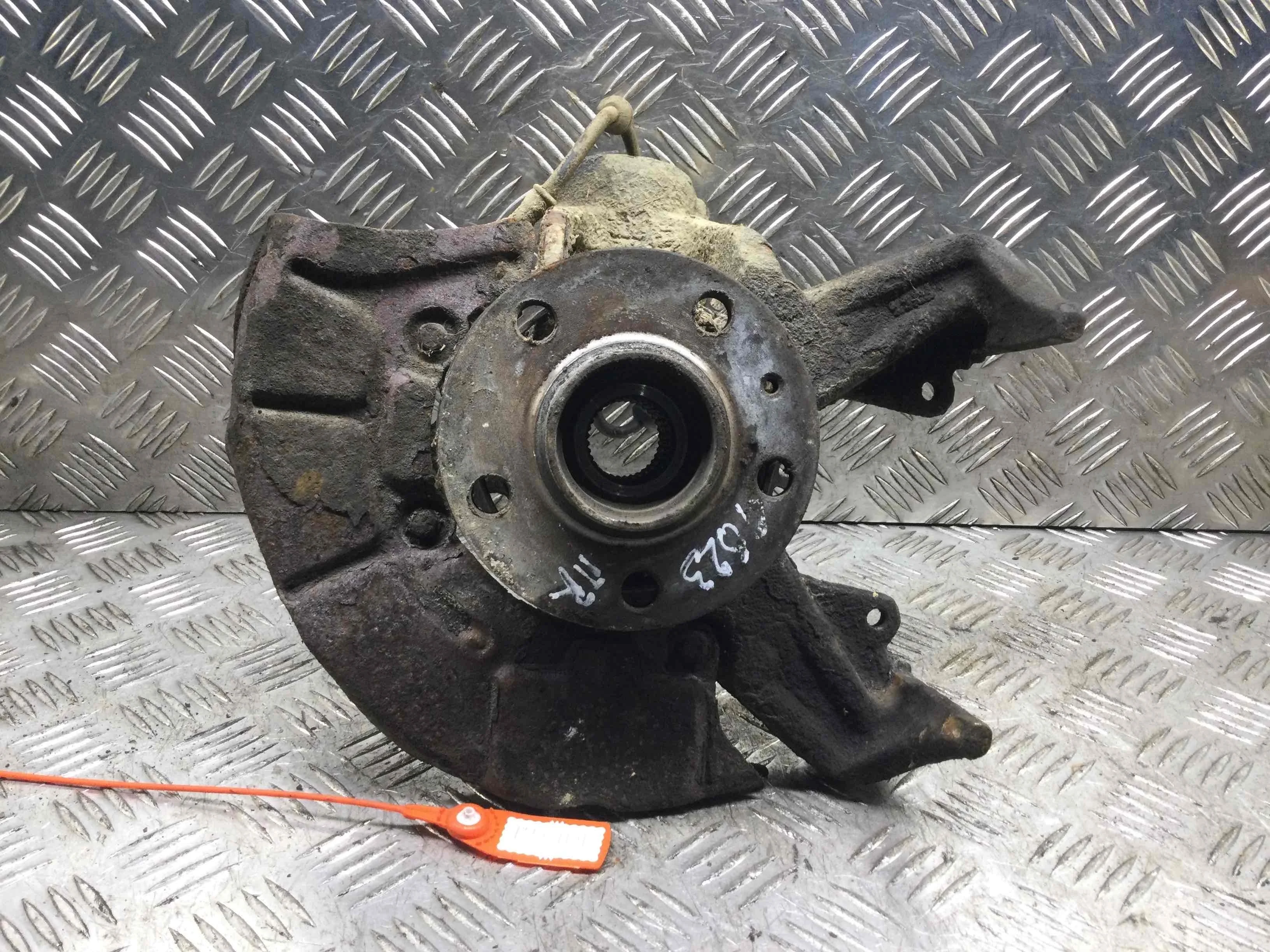 Ступица передняя правая Audi A4 B5 (1994-1999) бензин 2.4 i Механика Седан