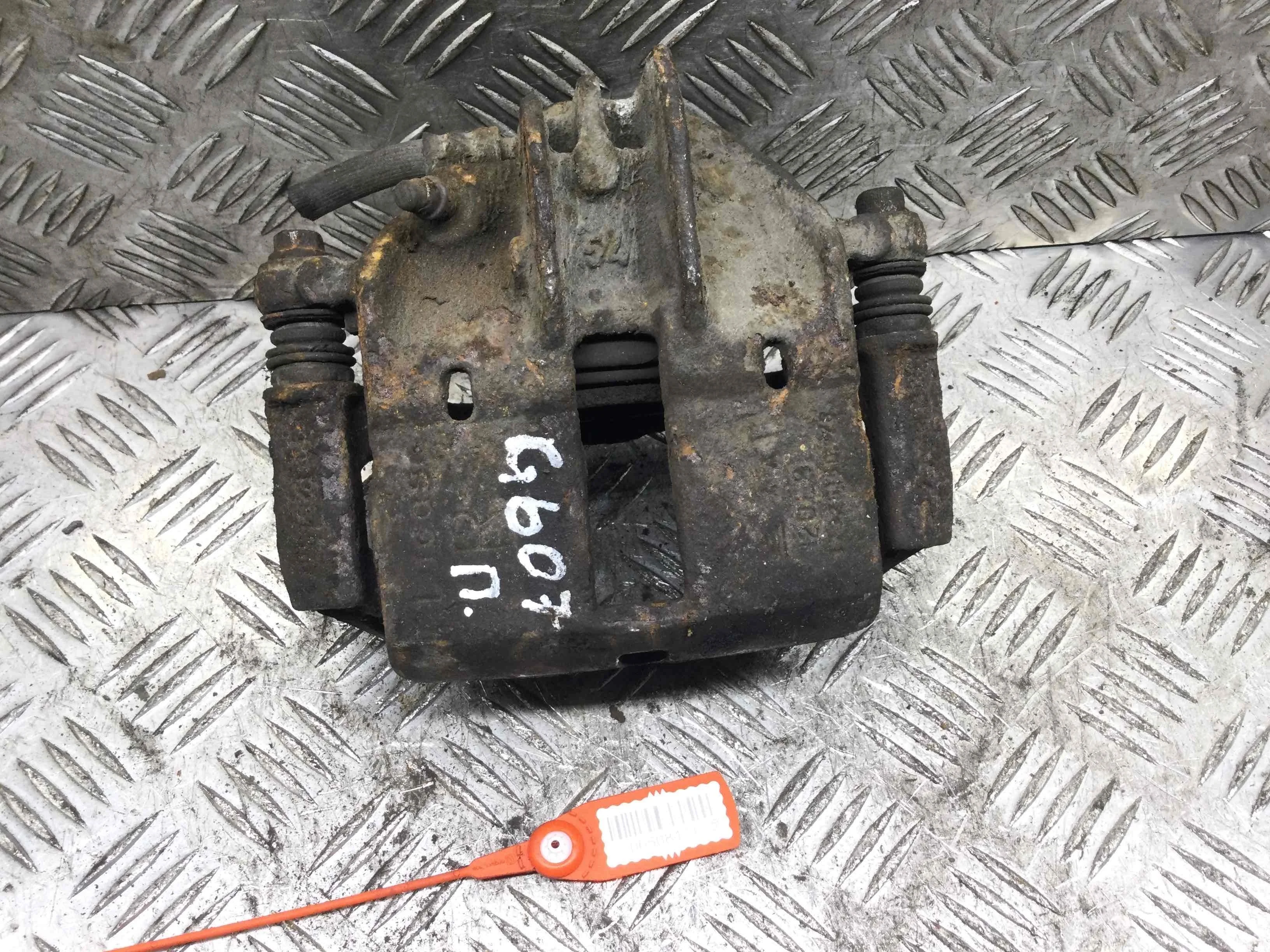 Суппорт передний правый Mitsubishi Space Star 1 поколение (1998-2002) бензин 1.8 i Механика Минивэн