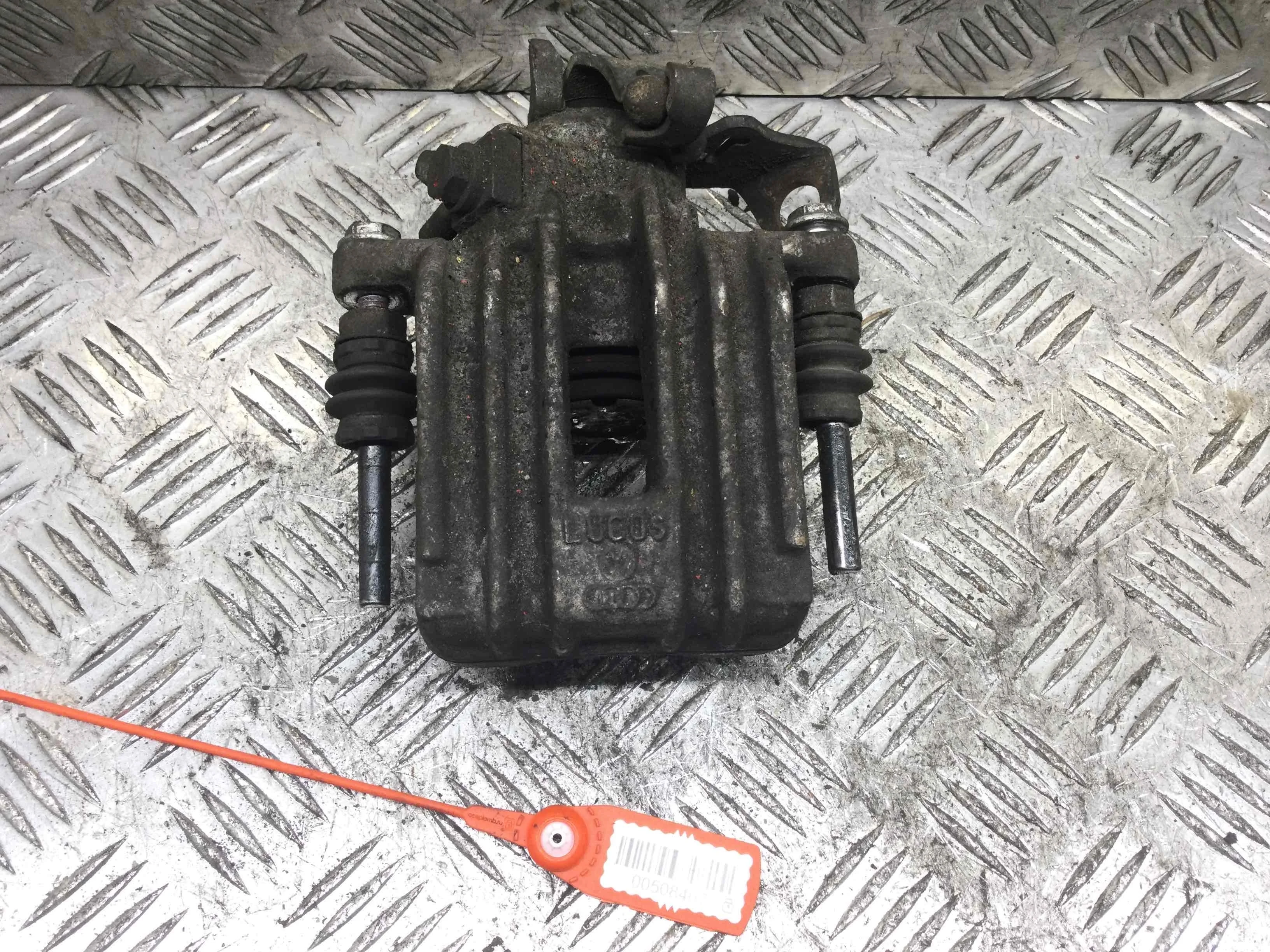 Суппорт задний левый Audi A3 8L [рестайлинг] (2000-2003) бензин 1.6 i Механика Х/б