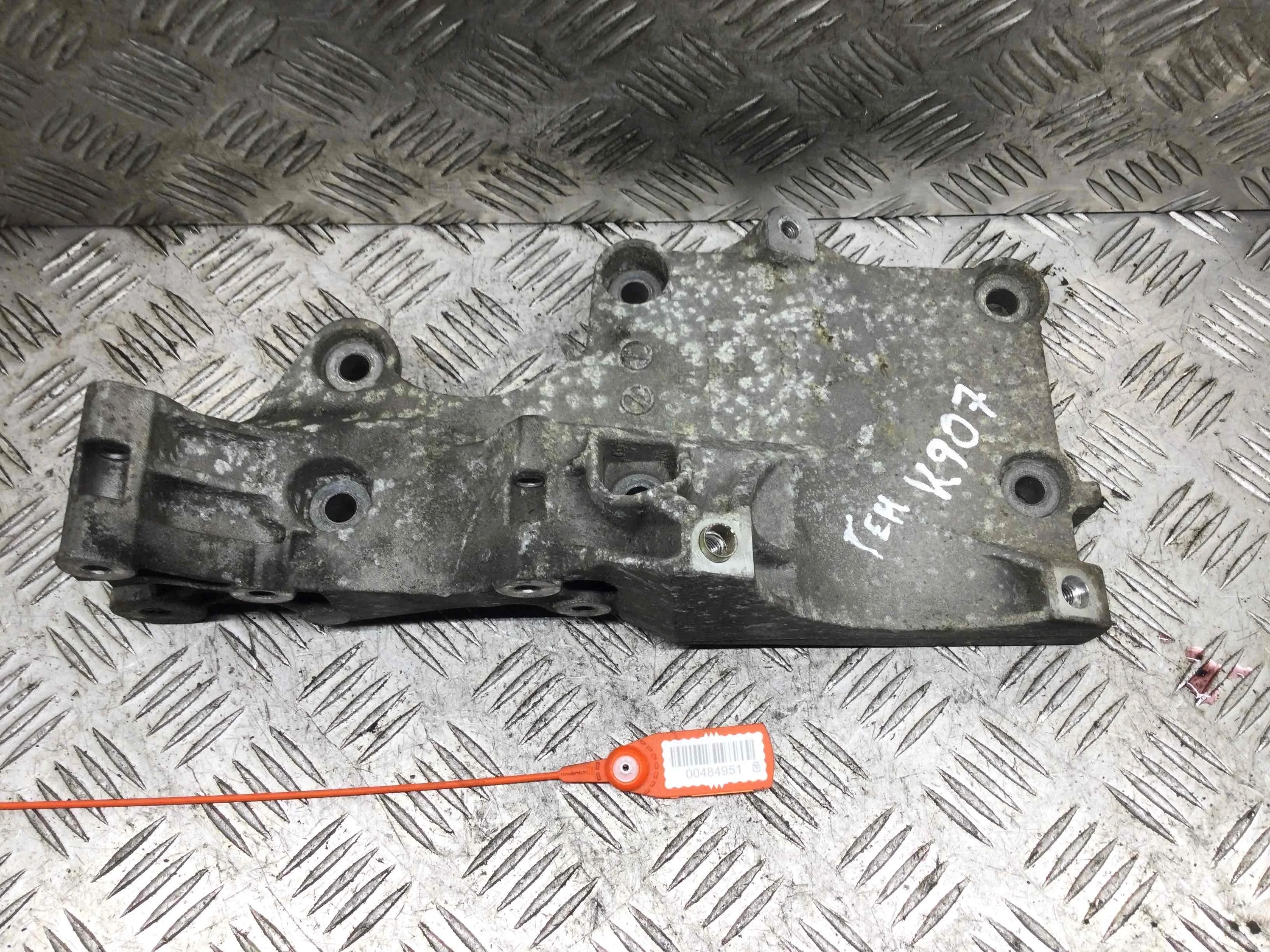 Кронштейн генератора Skoda Octavia Tour [рестайлинг] (2000-2010) дизель 1.9 TDI DSG Лифтбэк