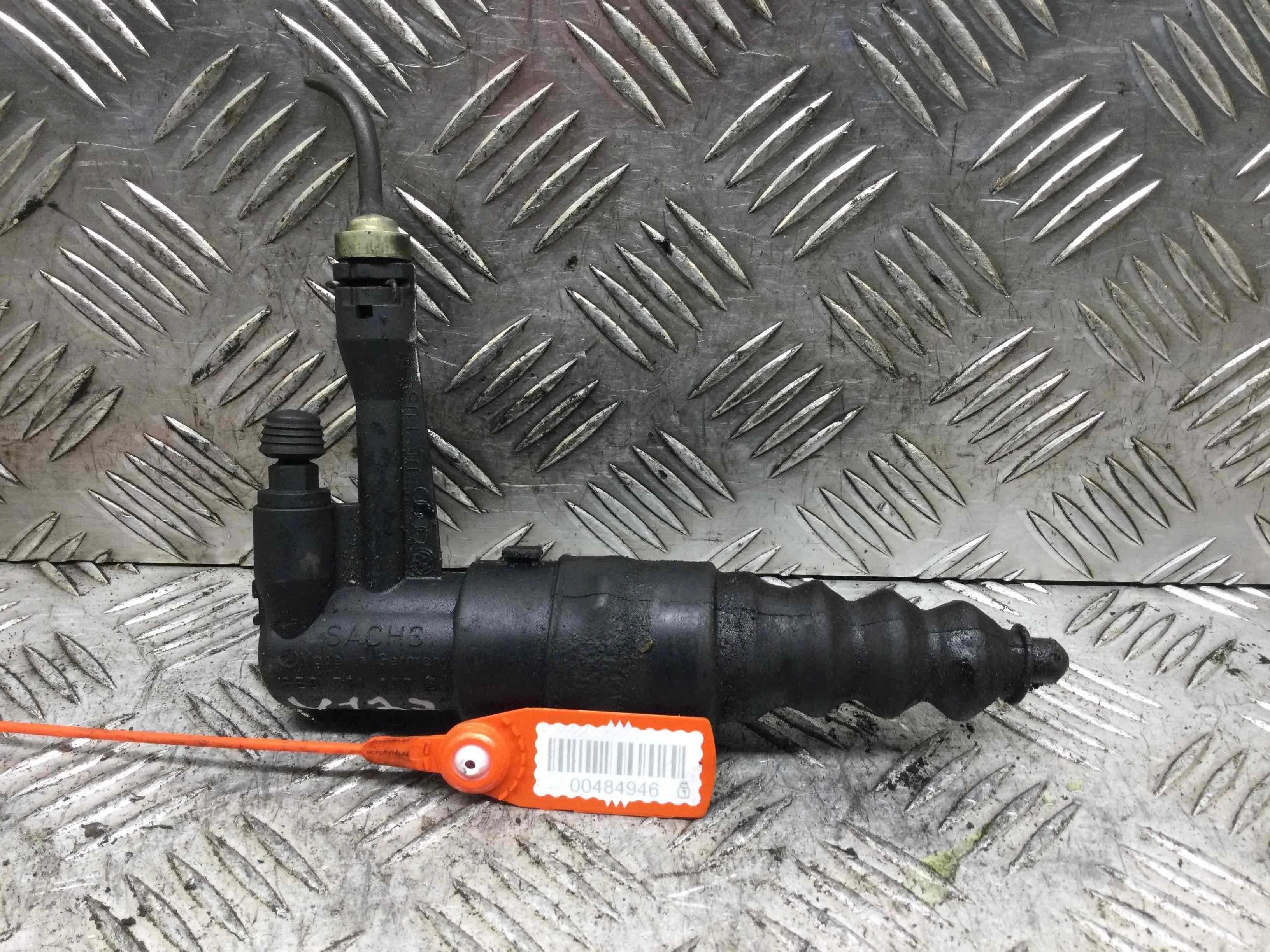 Цилиндр сцепления рабочий Audi A6 C5/4B (1997-2004) дизель 2.5 TDI Механика Универсал