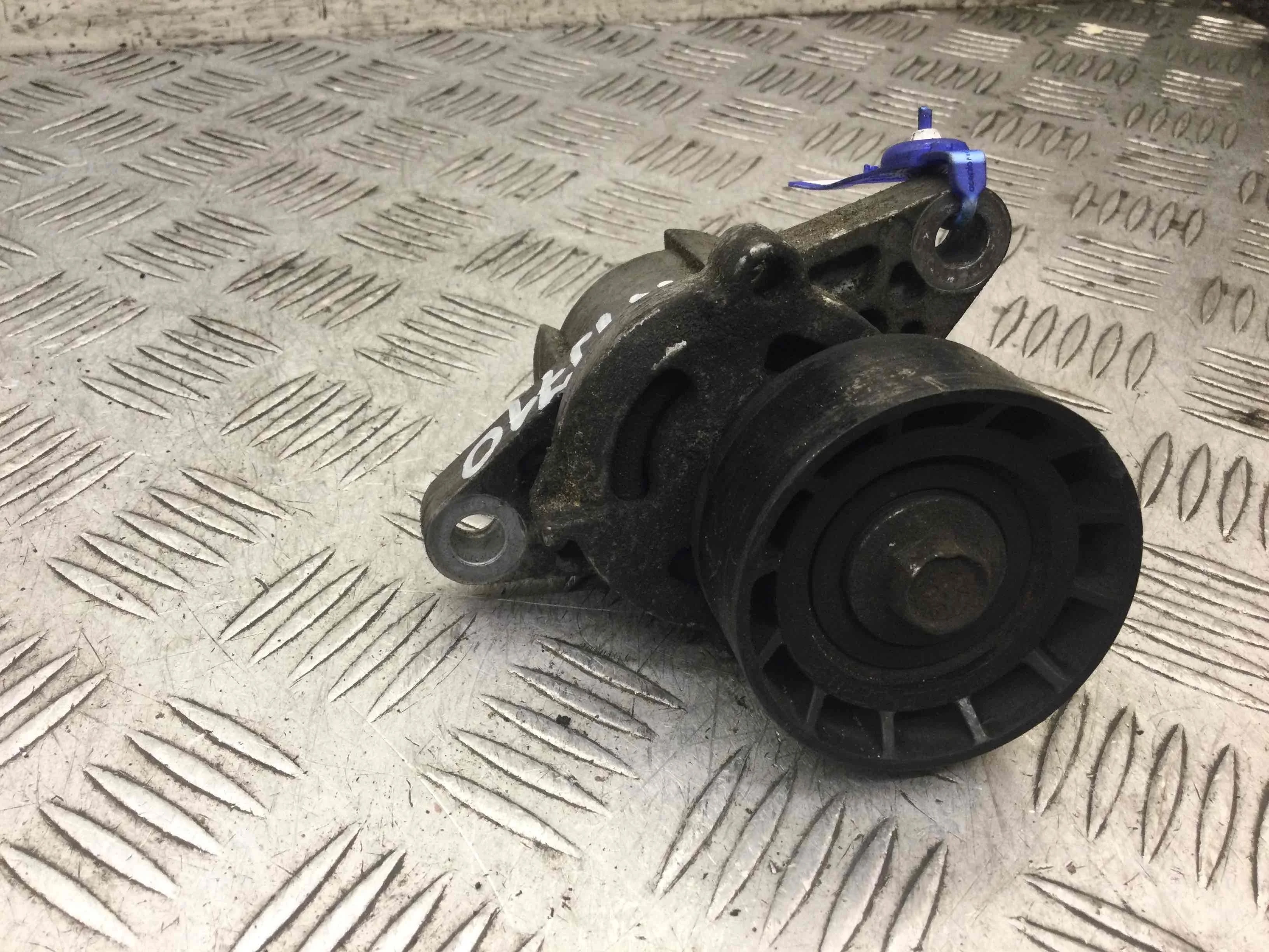 Натяжитель ремня генератора Renault Clio 2 поколение (1998-2001) бензин 1.4  Механика Х/б