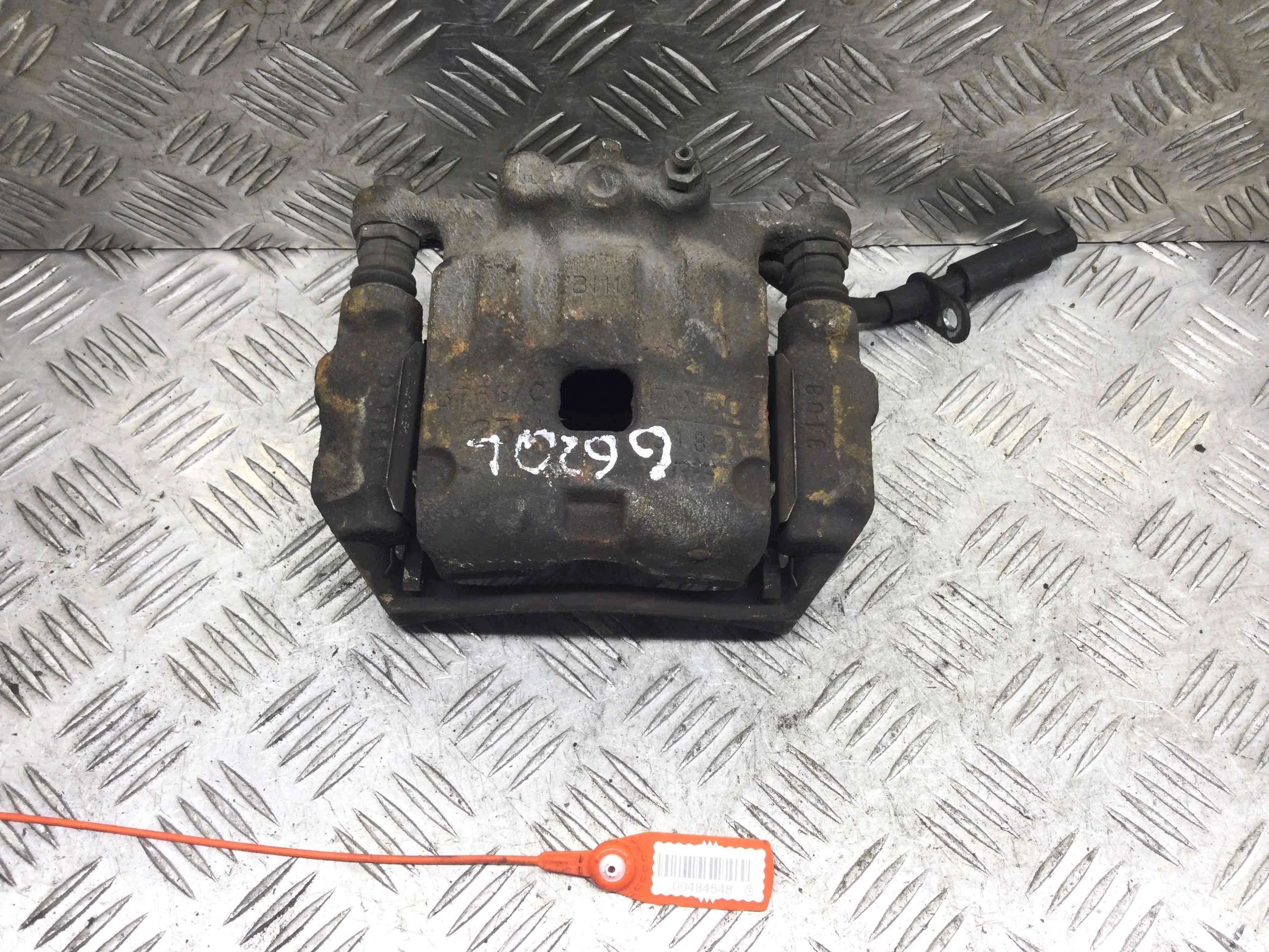 Суппорт передний левый Ford Fiesta 6 поколение (2008-2013) дизель 1.4 TDCi Механика Х/б